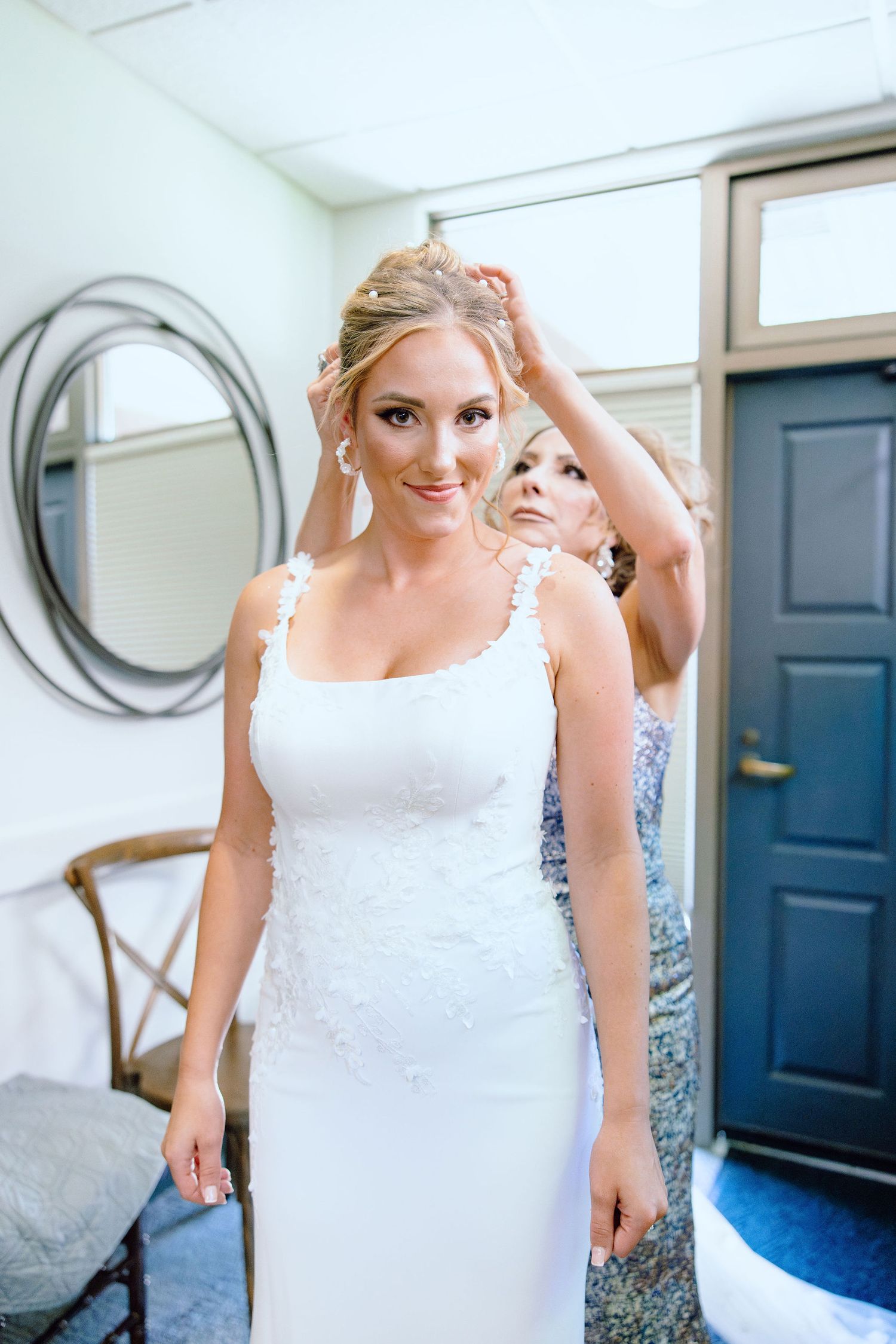 Bride putting on veil at Lapeer Country Club wedding in Michigan