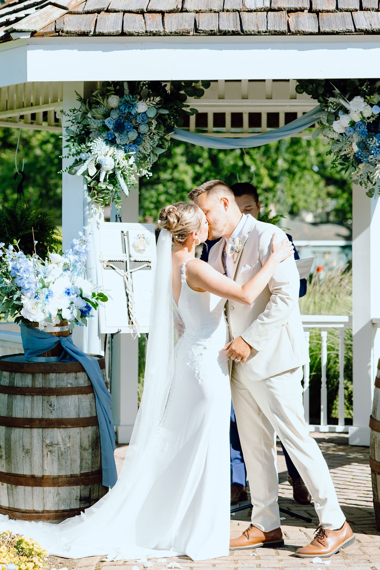 First kiss at Lapeer Country Club wedding in Michigan
