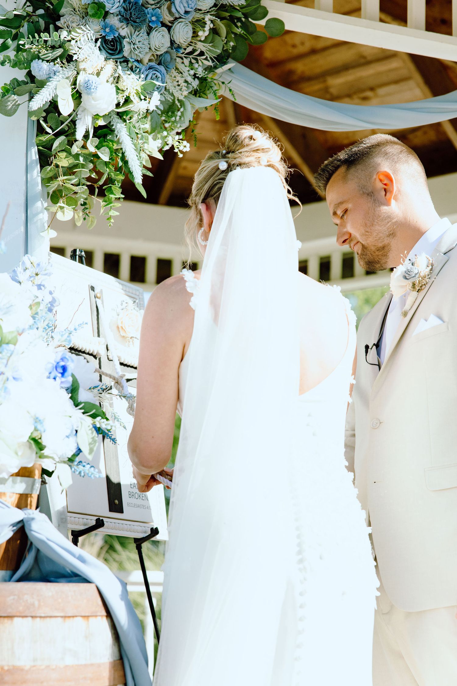 Wedding ceremony at Lapeer Country Club wedding in Michigan