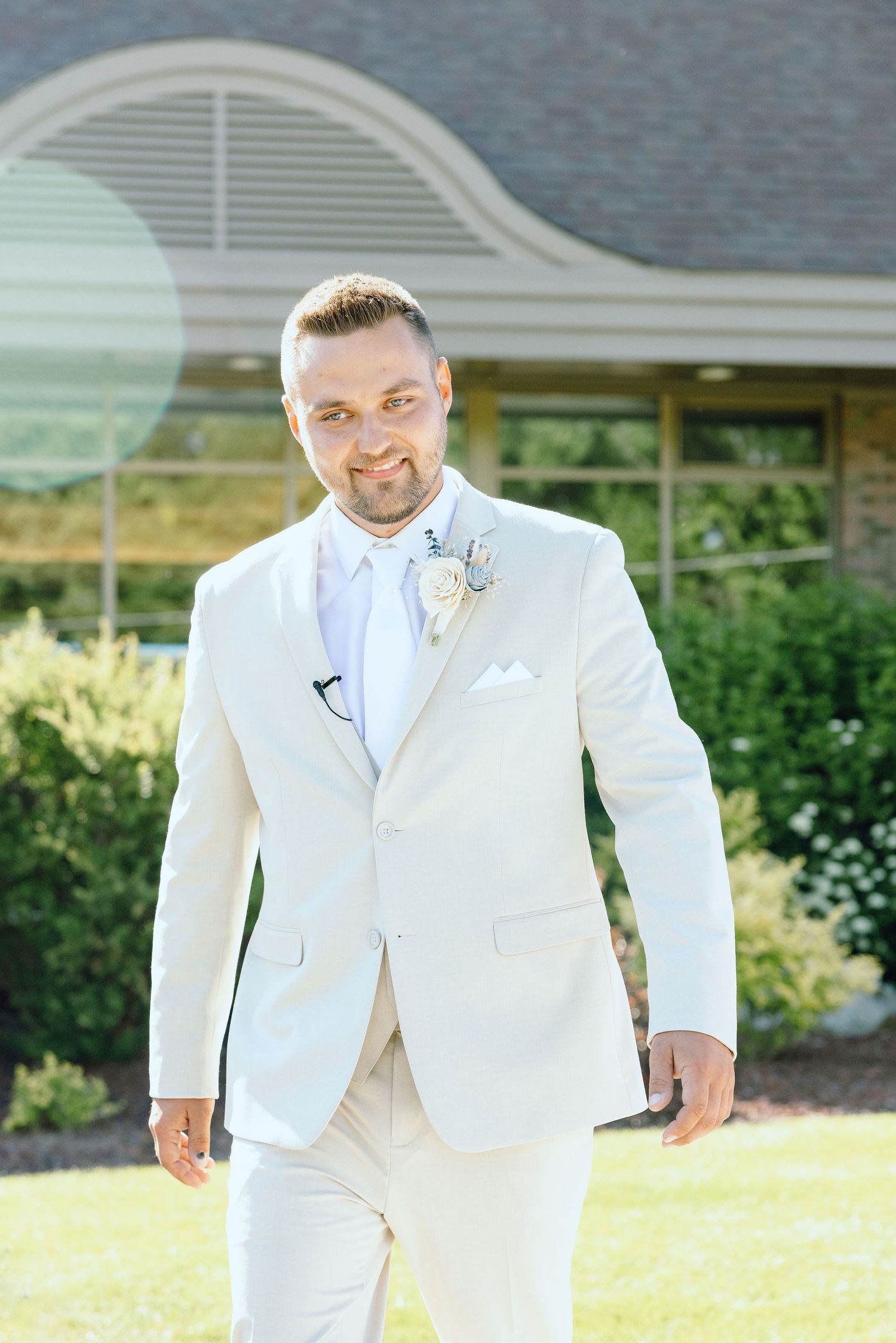Wedding ceremony at Lapeer Country Club wedding in Michigan
