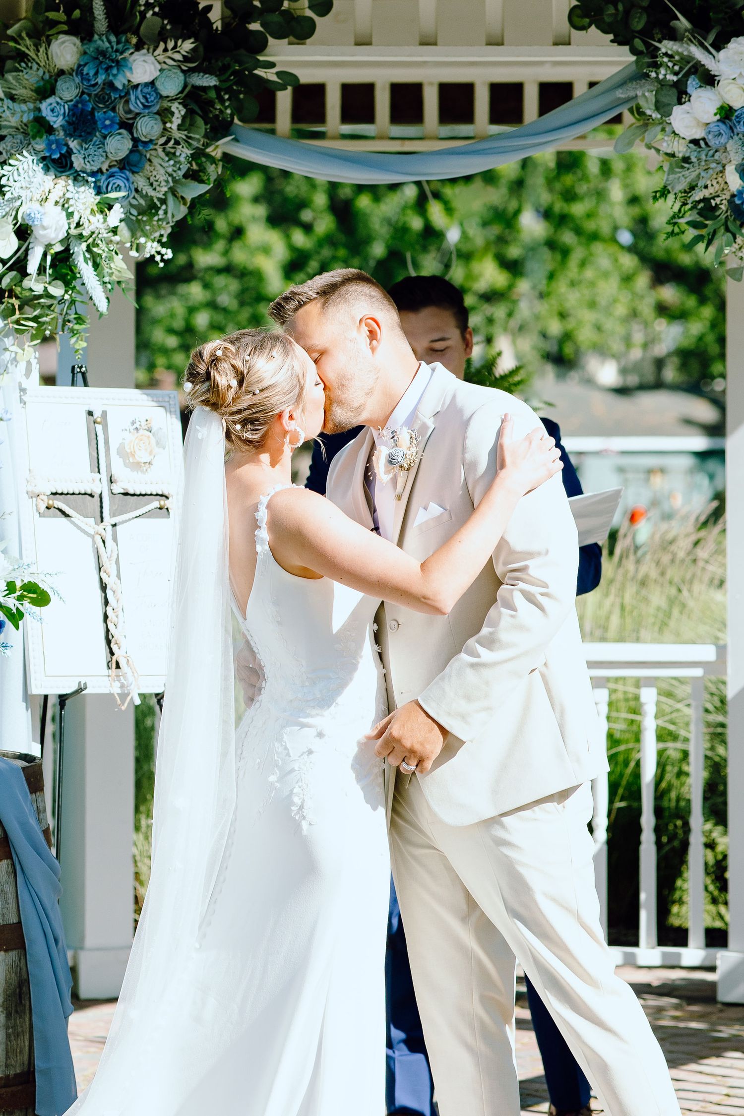 First kiss at Lapeer Country Club wedding in Michigan