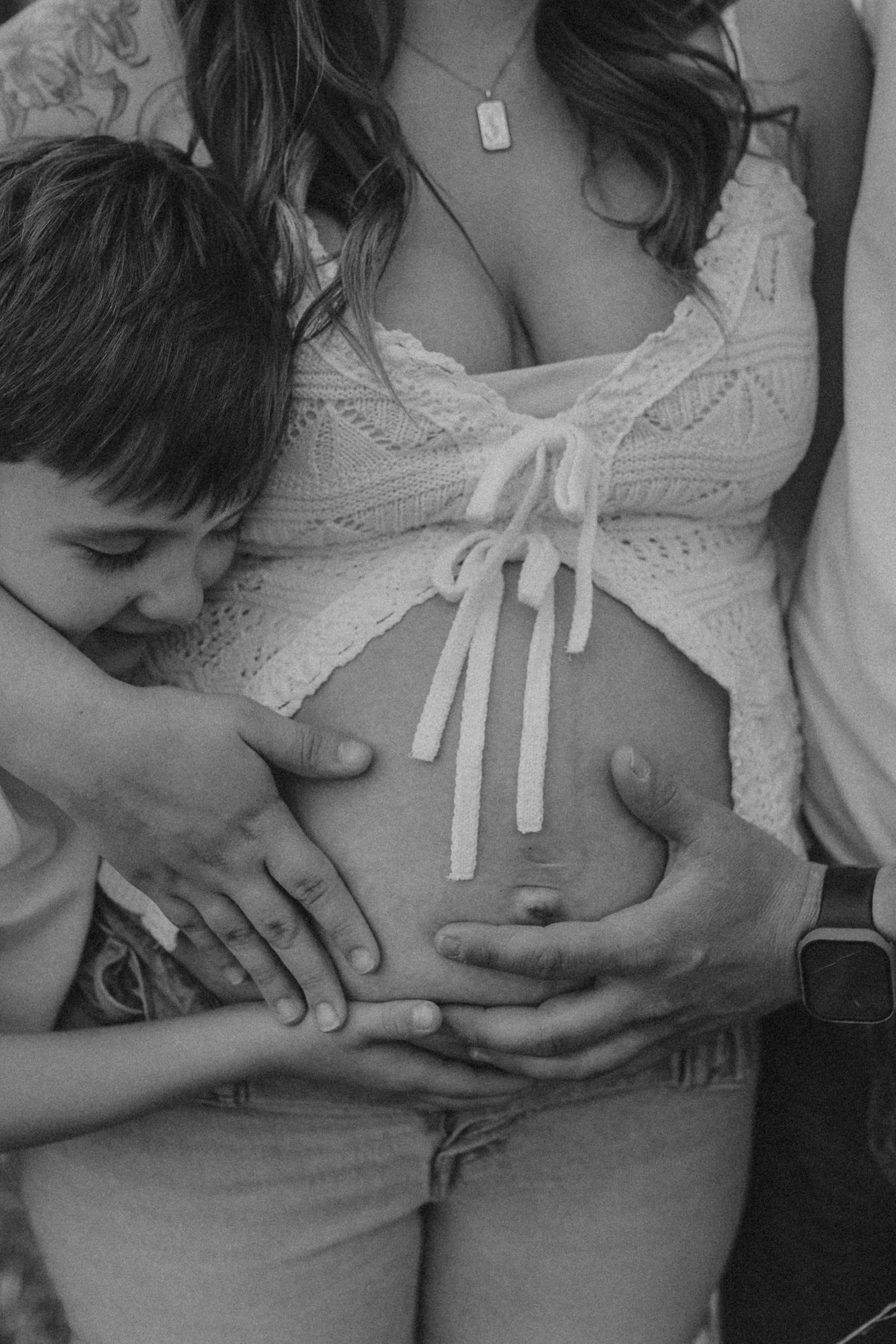 maternity photo with family
