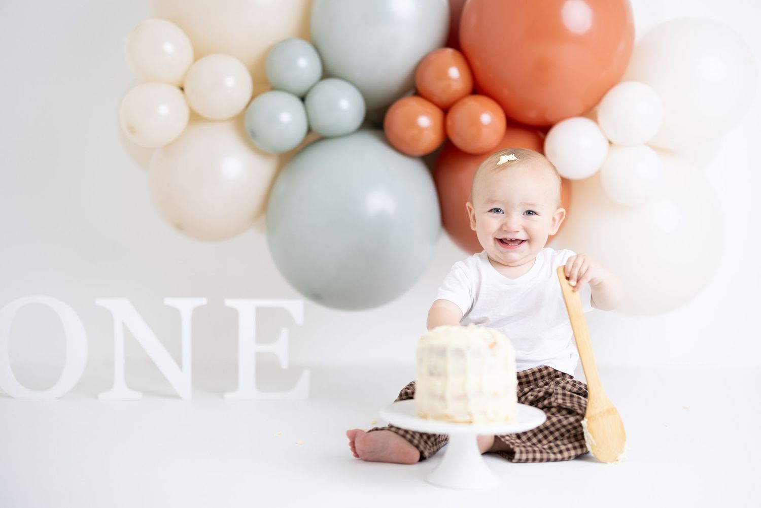 Cake Smash Photography in Welwyn Garden City, Hertfordshire.