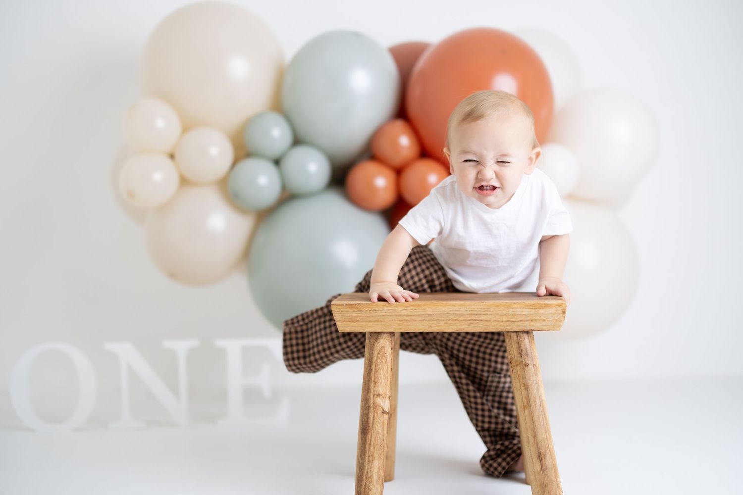 Cake Smash Photography in Welwyn Garden City, Hertfordshire.