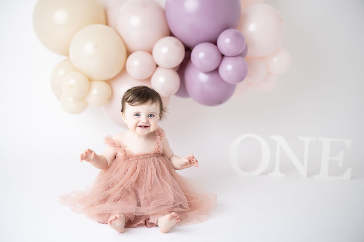 Cake Smash Photography in Welwyn Garden City, Hertfordshire.