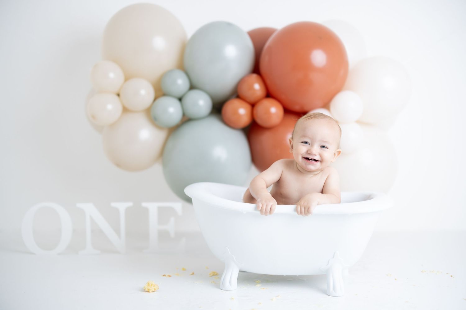 Cake Smash Photography in Welwyn Garden City, Hertfordshire.