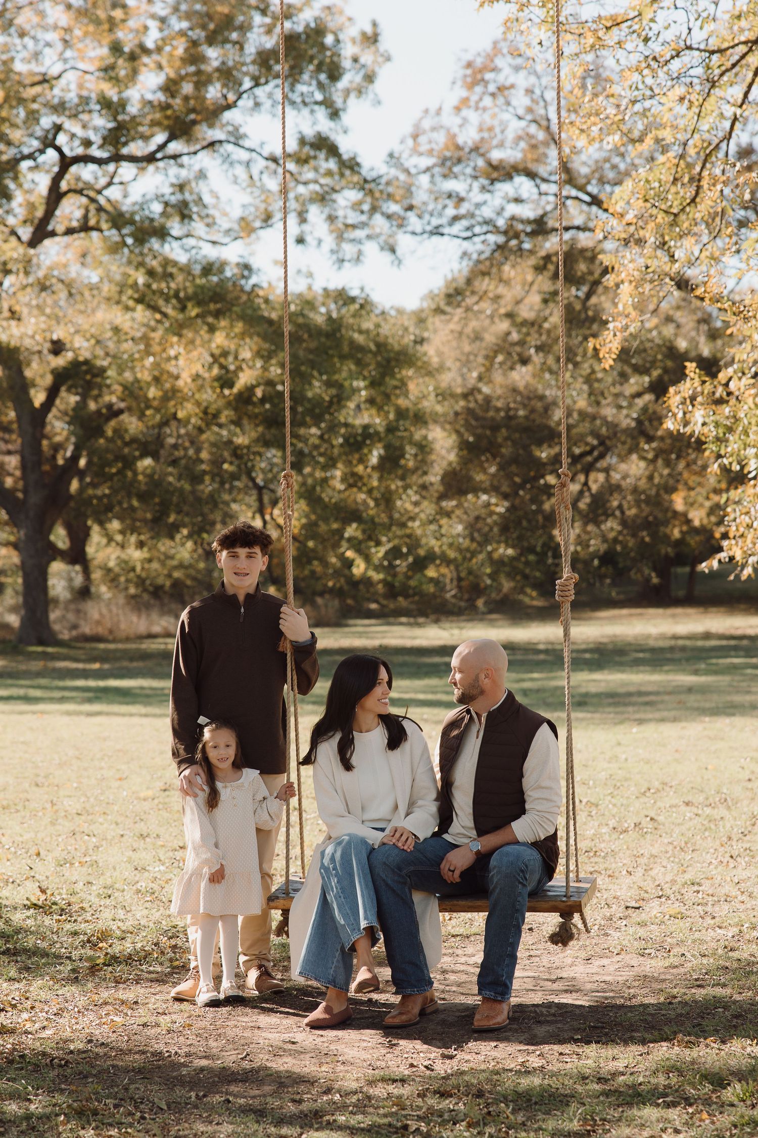 Family photo in Jenks Oklahoma captured by Ashlynn Bradford Photography an Oklahoma Family Photographer