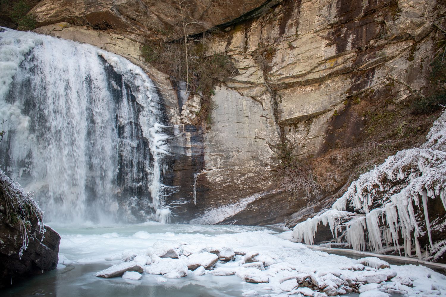 Looking glass falls in winter