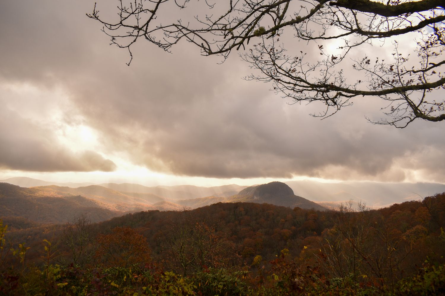 Light rays on Looking glass Rock