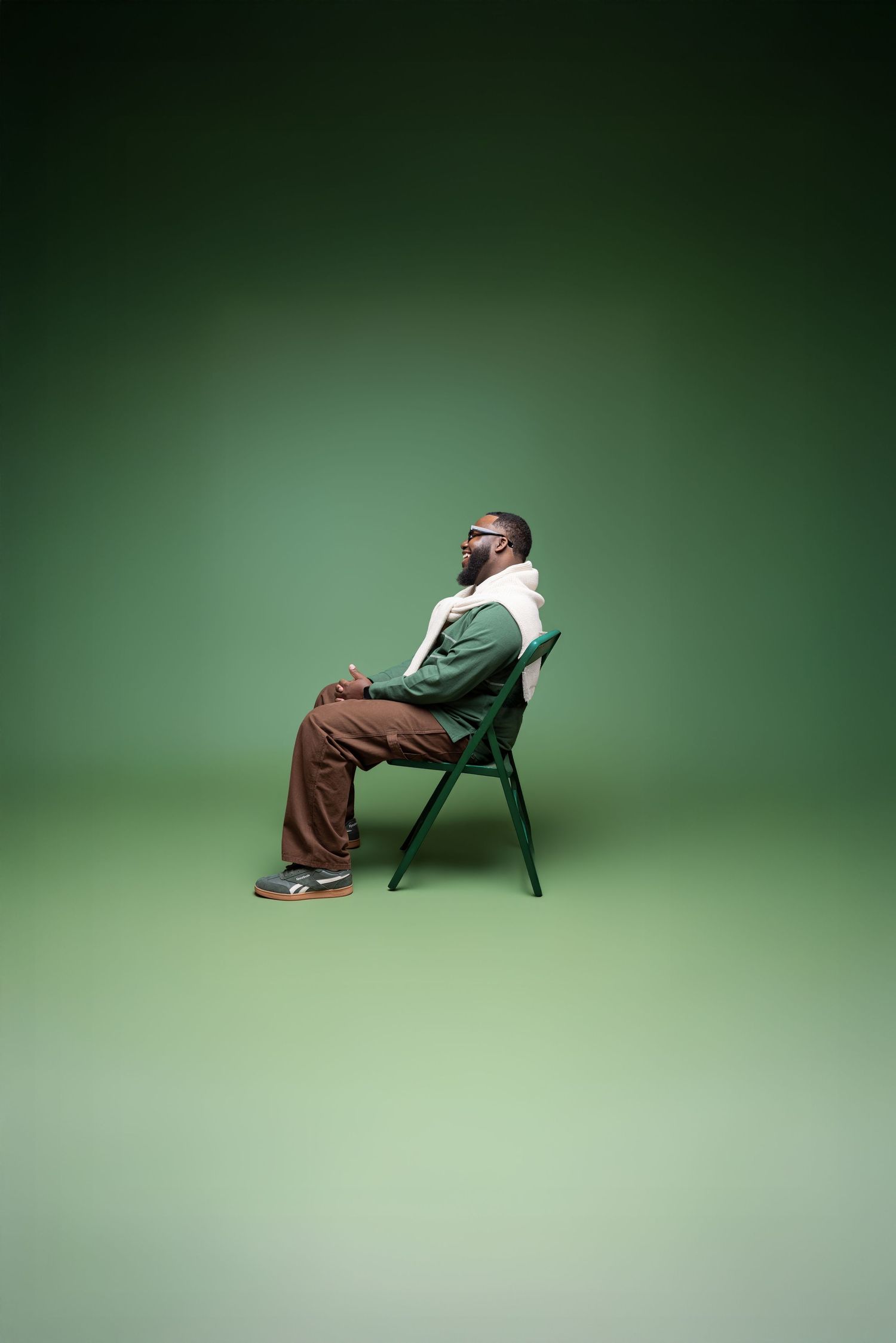 A sequence of photos showing someone sitting in a chair against a green background, gradually reclining backwards.