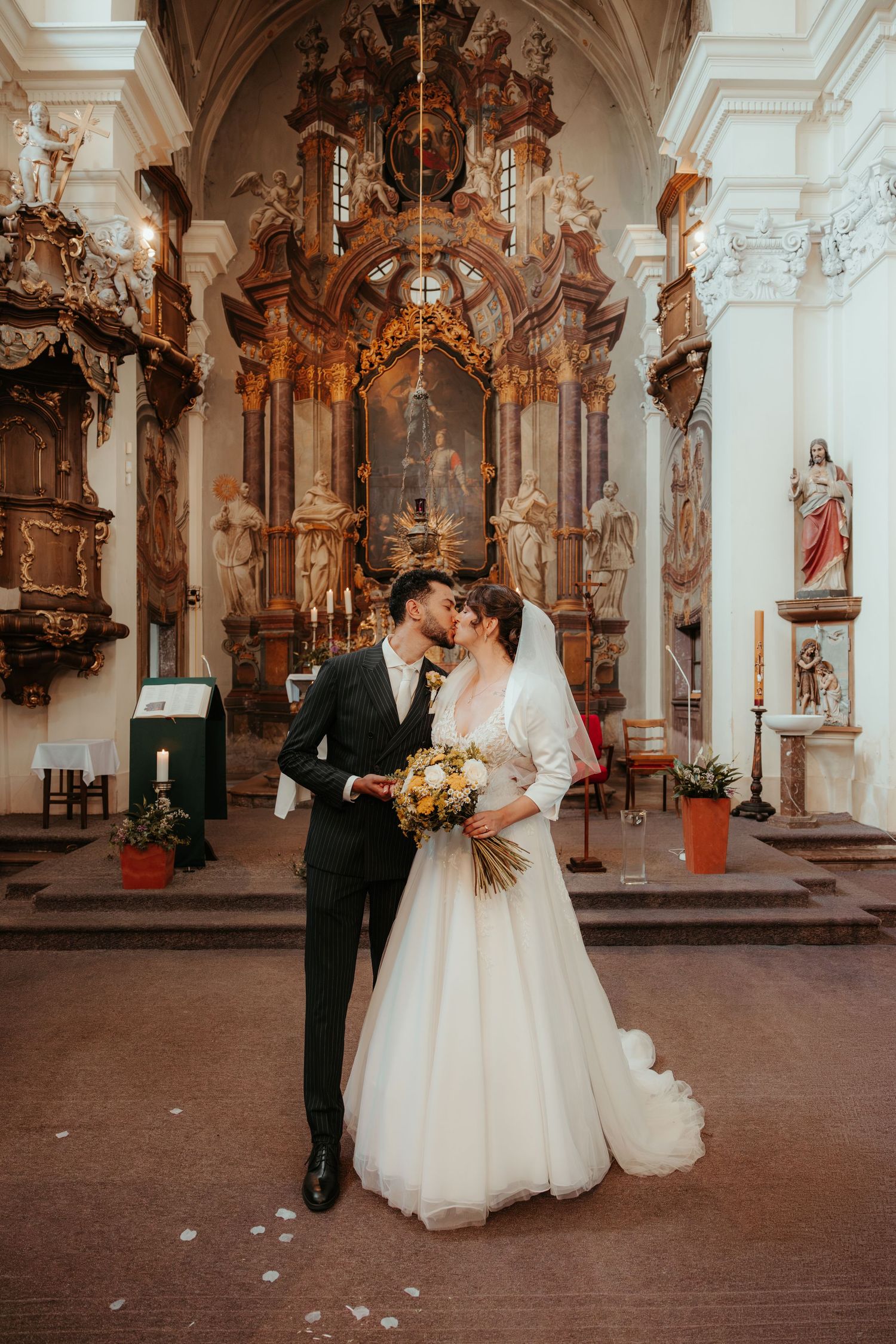 Svatba v kostele, svatební fotografka, svatba v čechách, wedding destination, svatební fotografka Pardubice, Borohrádek, Karlova Koruna,