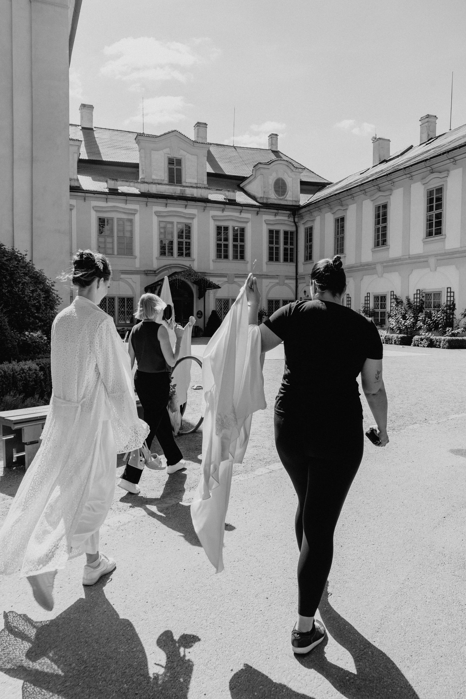 Svatební fotograf, fotografka, Pardubický kraj, plánování svatebního dne, Elopement, svatba na Moravě, editorial vibe, předsvatební focení