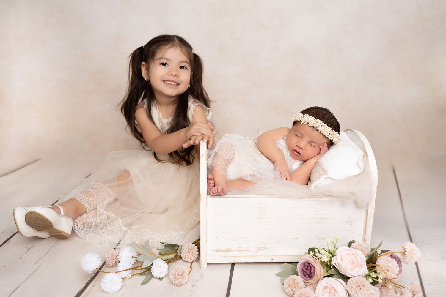 High-End Newborn & Baby Photography | Professional Styling
This pic showcases the full-service experience offered at my Woodland Hills, CA.
