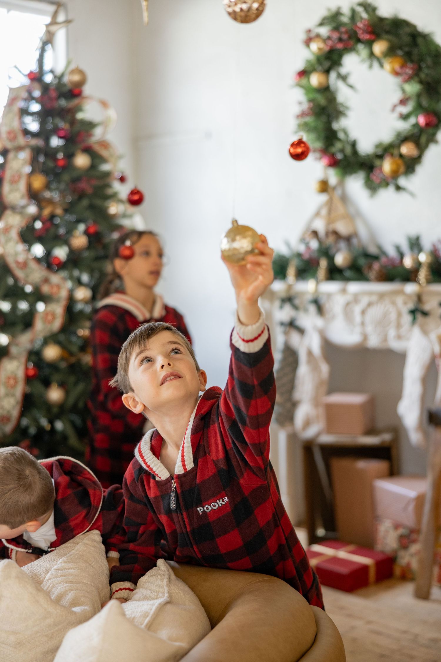 Christmas Minis Photos at Millworks Creative in Hamilton, Ontario.