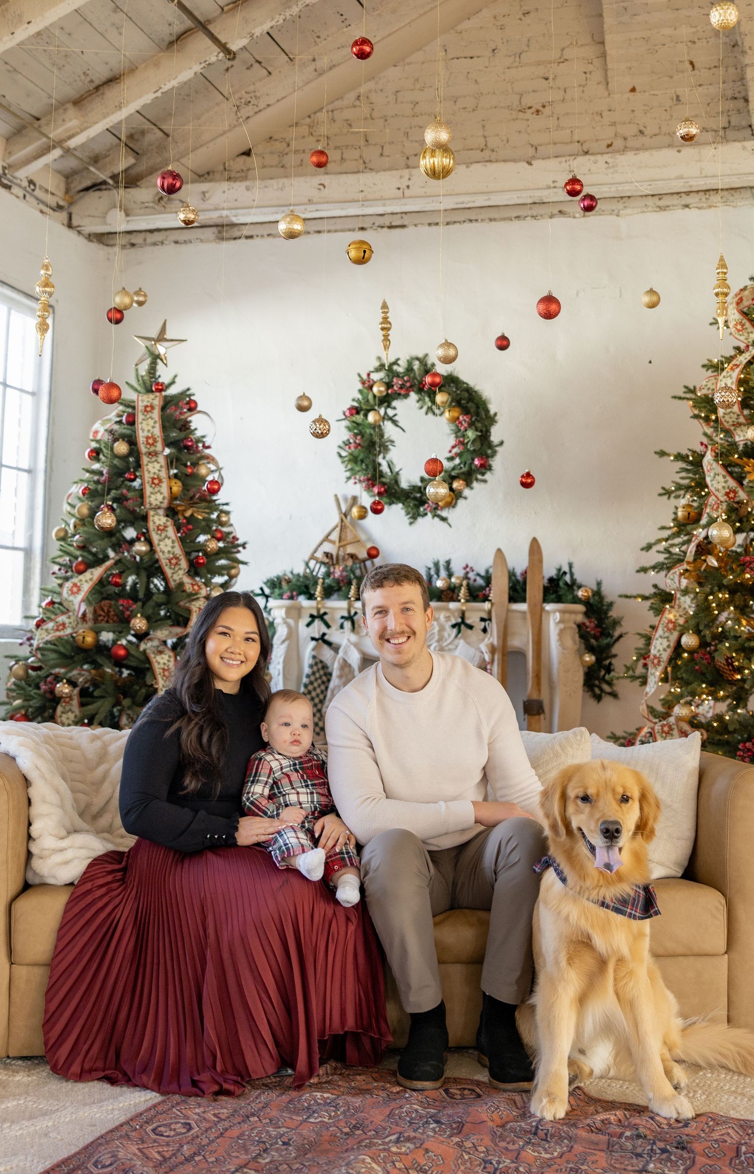 Christmas Minis Photos at Millworks Creative in Hamilton, Ontario.