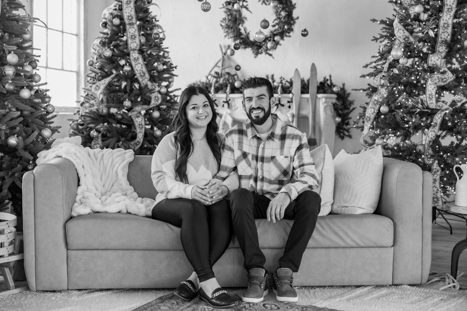 Christmas Minis Photos at Millworks Creative in Hamilton, Ontario.