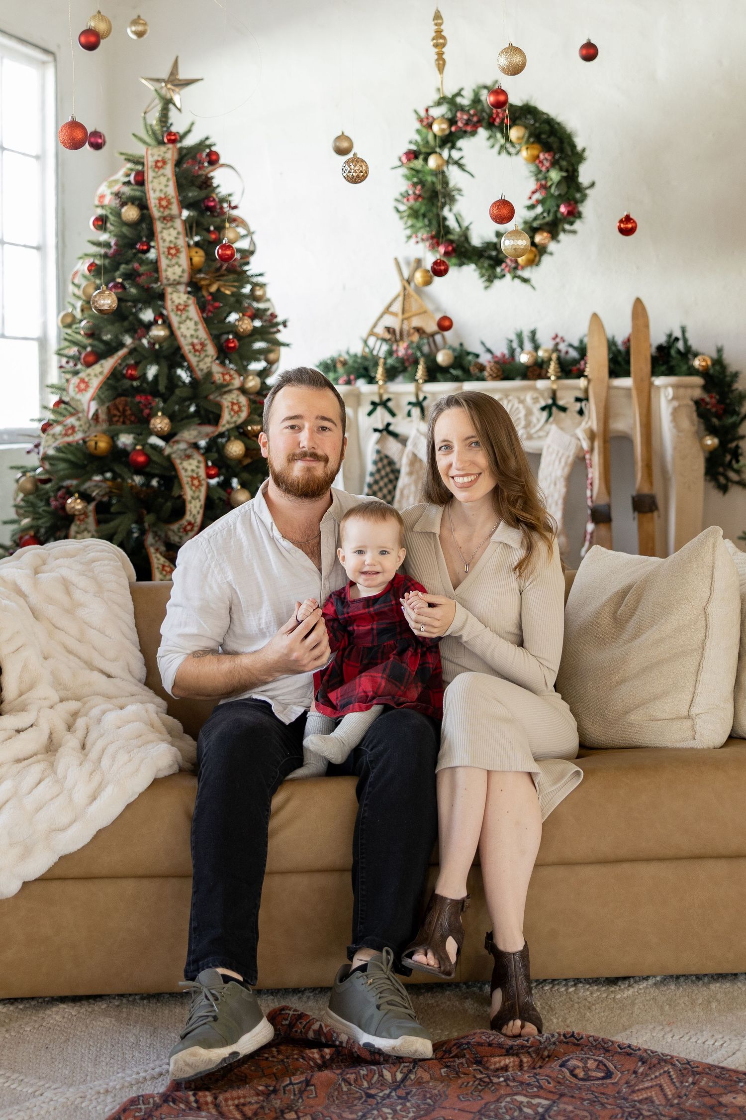 Christmas Minis Photos at Millworks Creative in Hamilton, Ontario.