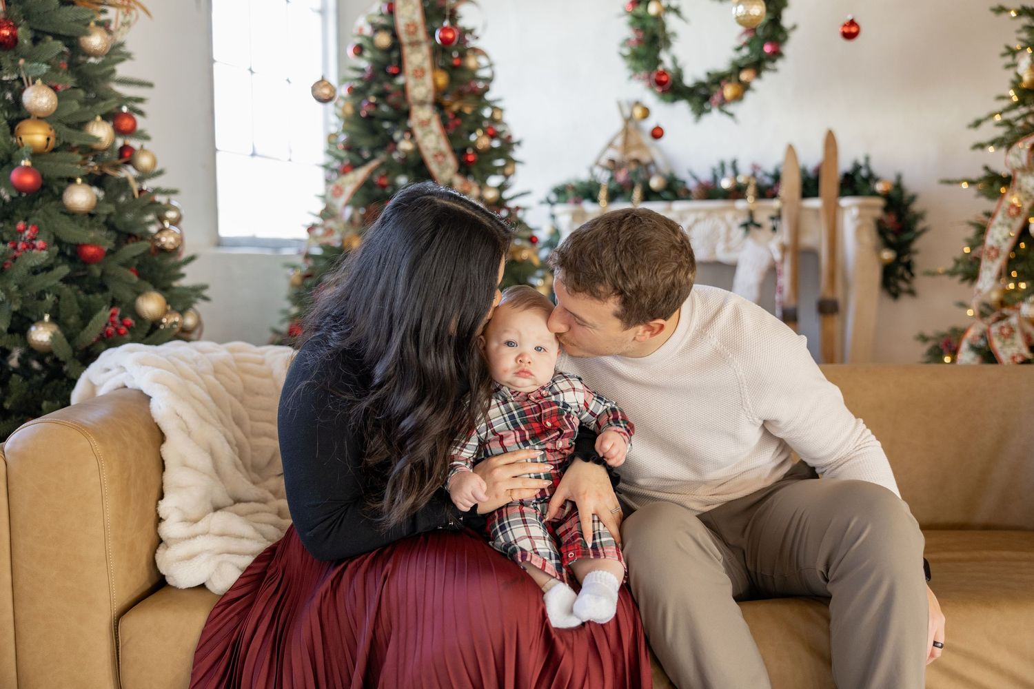Christmas Minis Photos at Millworks Creative in Hamilton, Ontario.