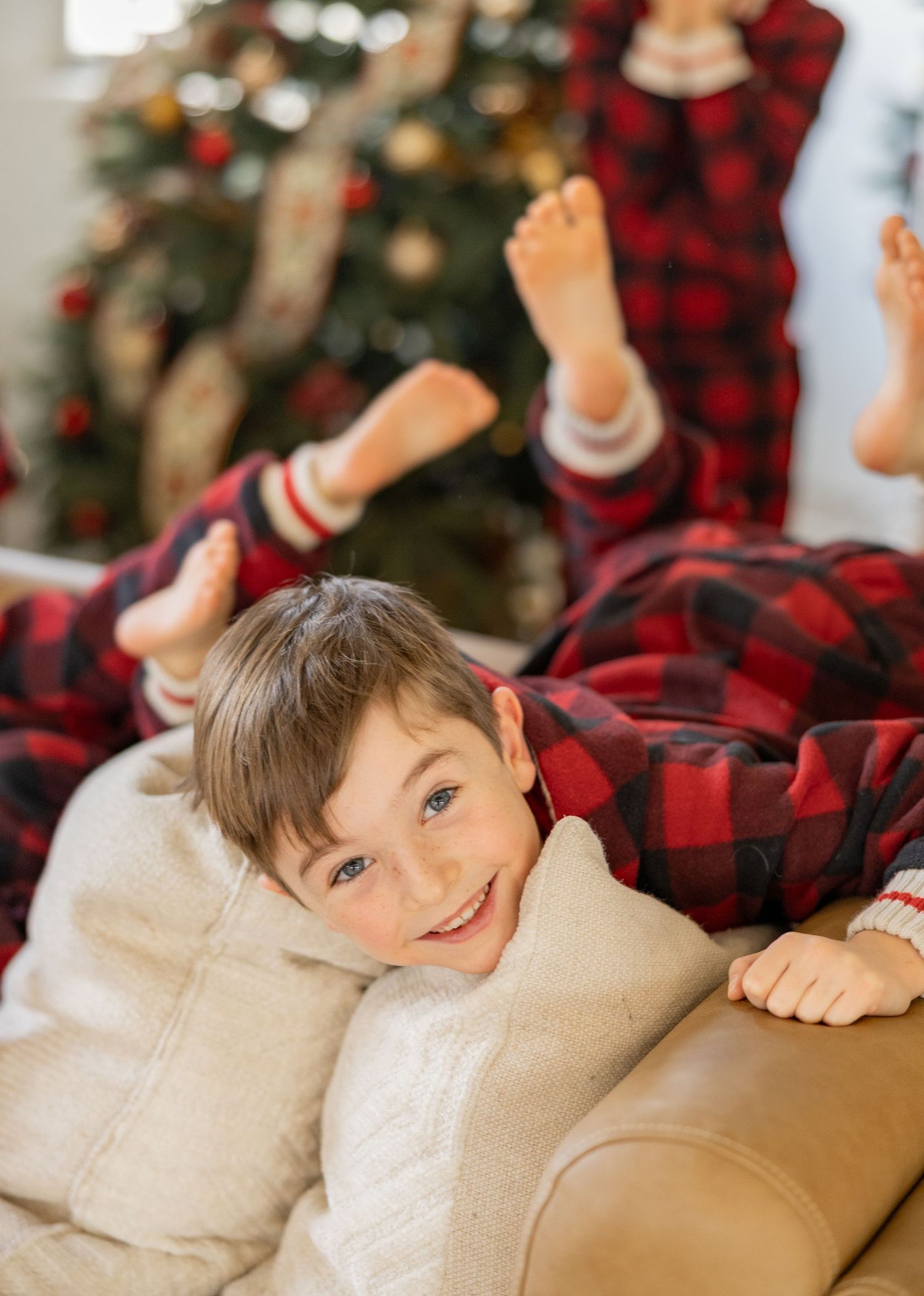 Christmas Minis Photos at Millworks Creative in Hamilton, Ontario.
