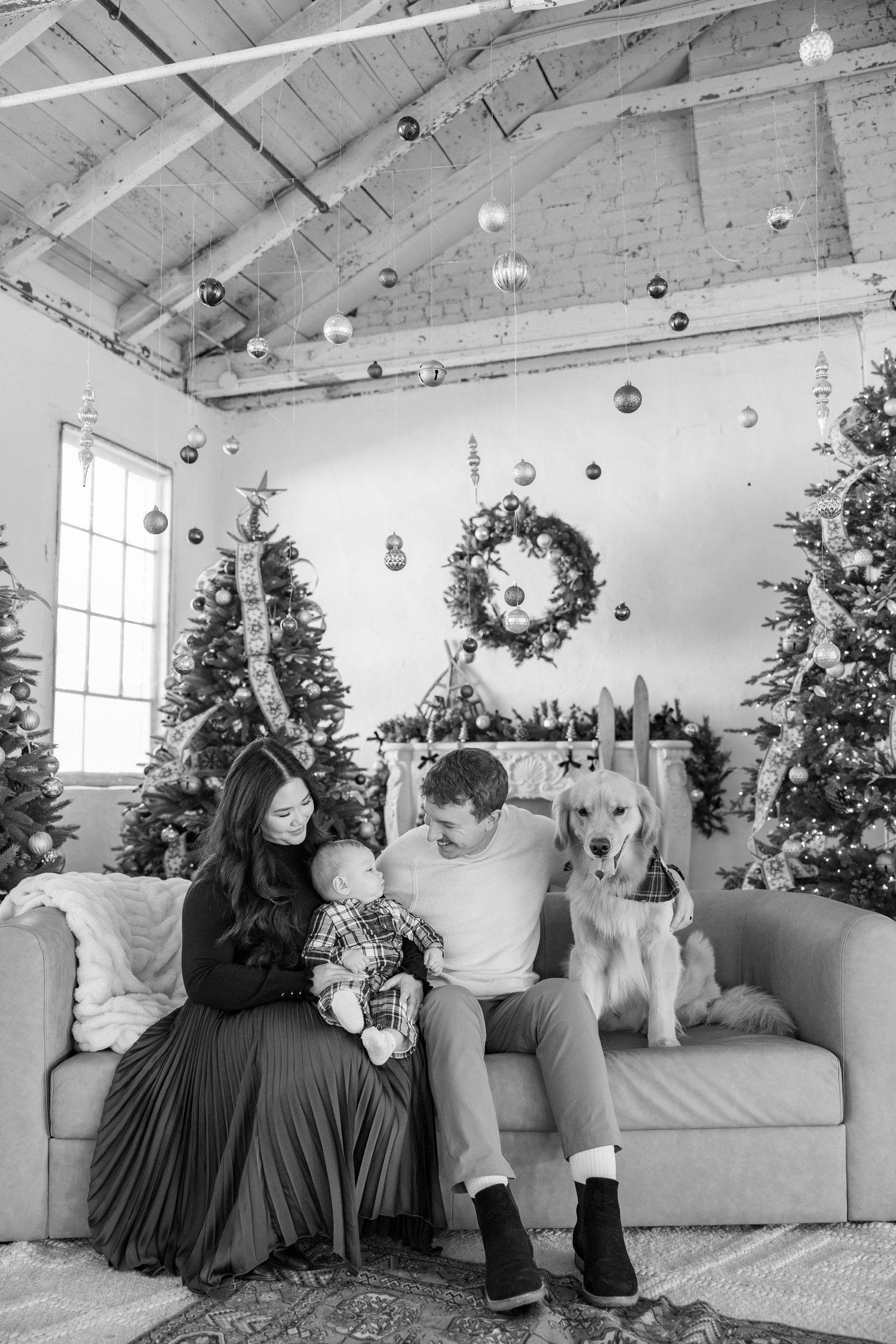 Christmas Minis Photos at Millworks Creative in Hamilton, Ontario.