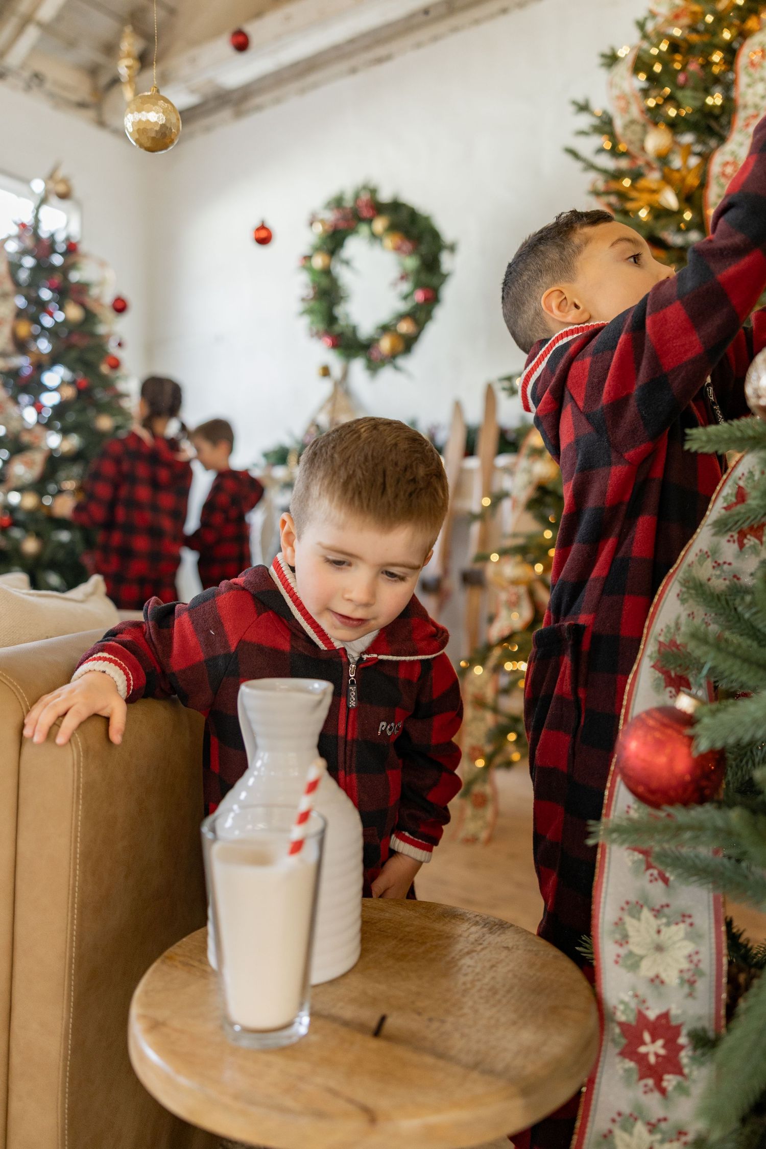 Christmas Minis Photos at Millworks Creative in Hamilton, Ontario.