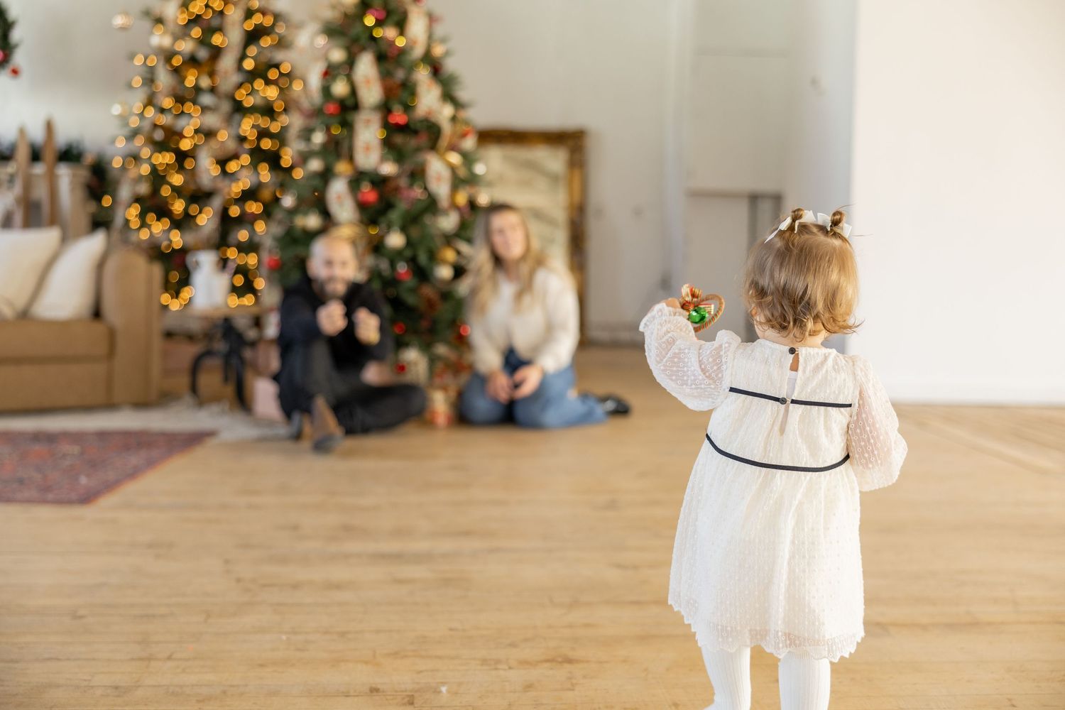 Christmas Minis Photos at Millworks Creative in Hamilton, Ontario.