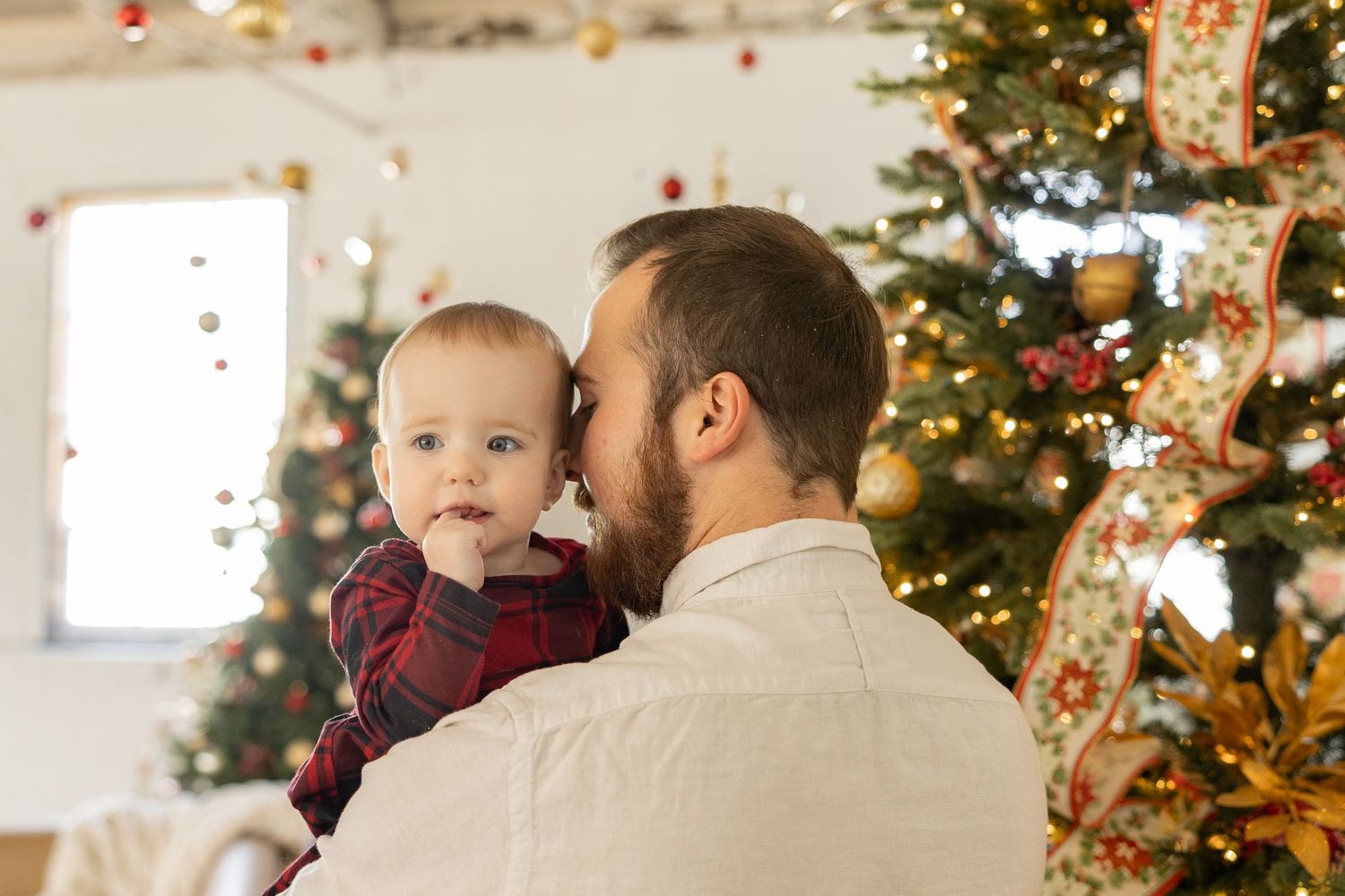 Christmas Minis Photos at Millworks Creative in Hamilton, Ontario.