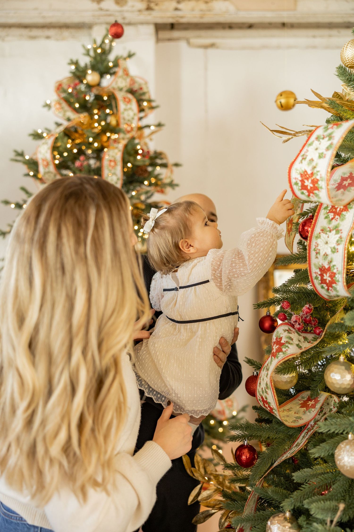 Christmas Minis Photos at Millworks Creative in Hamilton, Ontario.