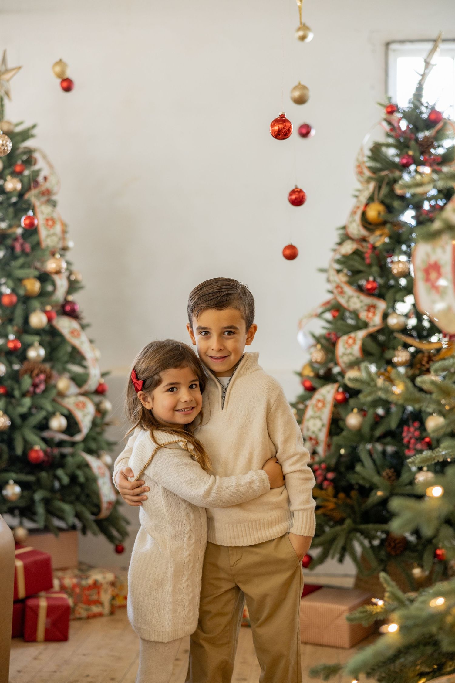 Christmas Minis Photos at Millworks Creative in Hamilton, Ontario.
