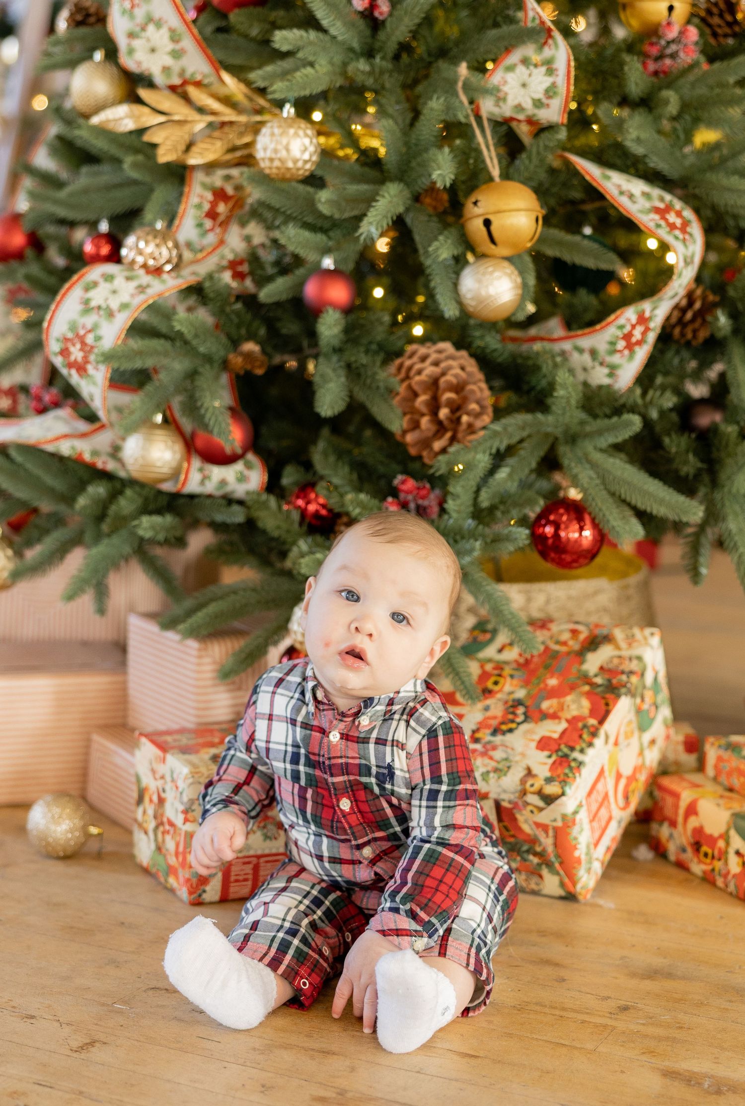 Christmas Minis Photos at Millworks Creative in Hamilton, Ontario.