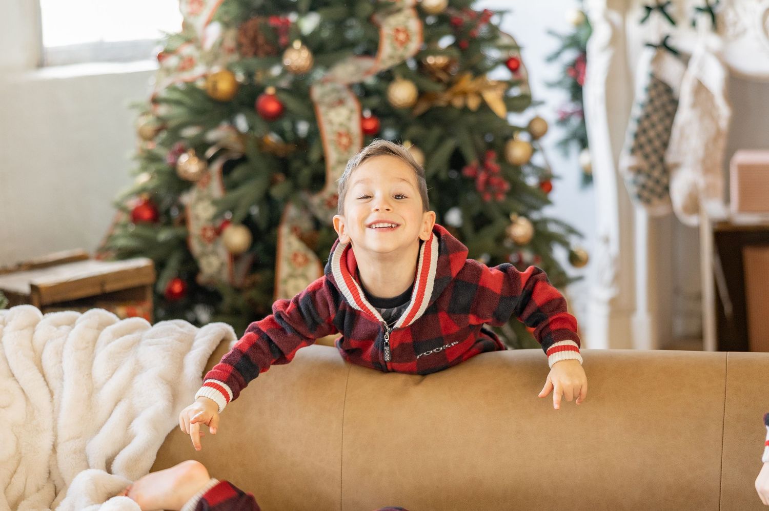 Christmas Minis Photos at Millworks Creative in Hamilton, Ontario.