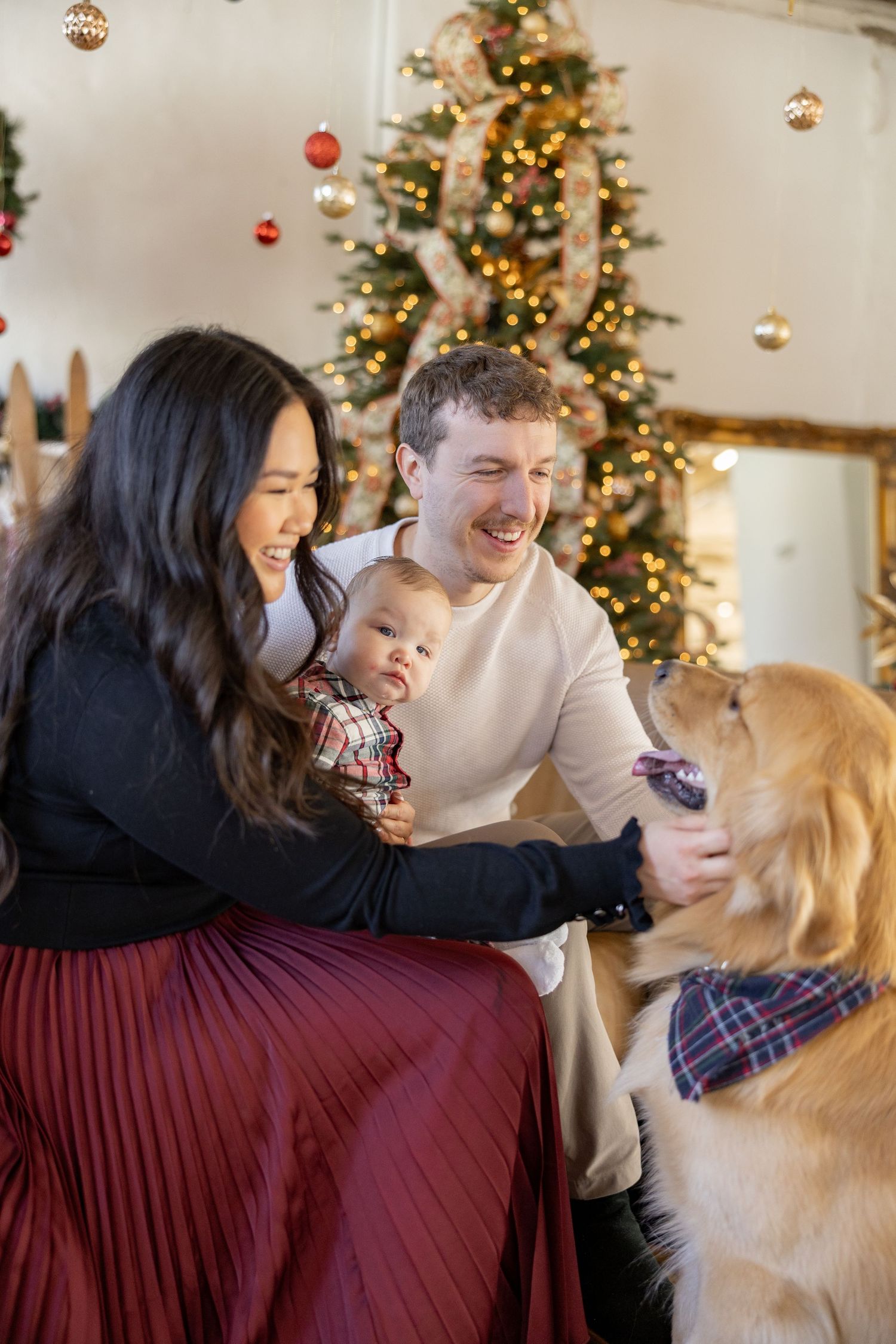 Christmas Minis Photos at Millworks Creative in Hamilton, Ontario.