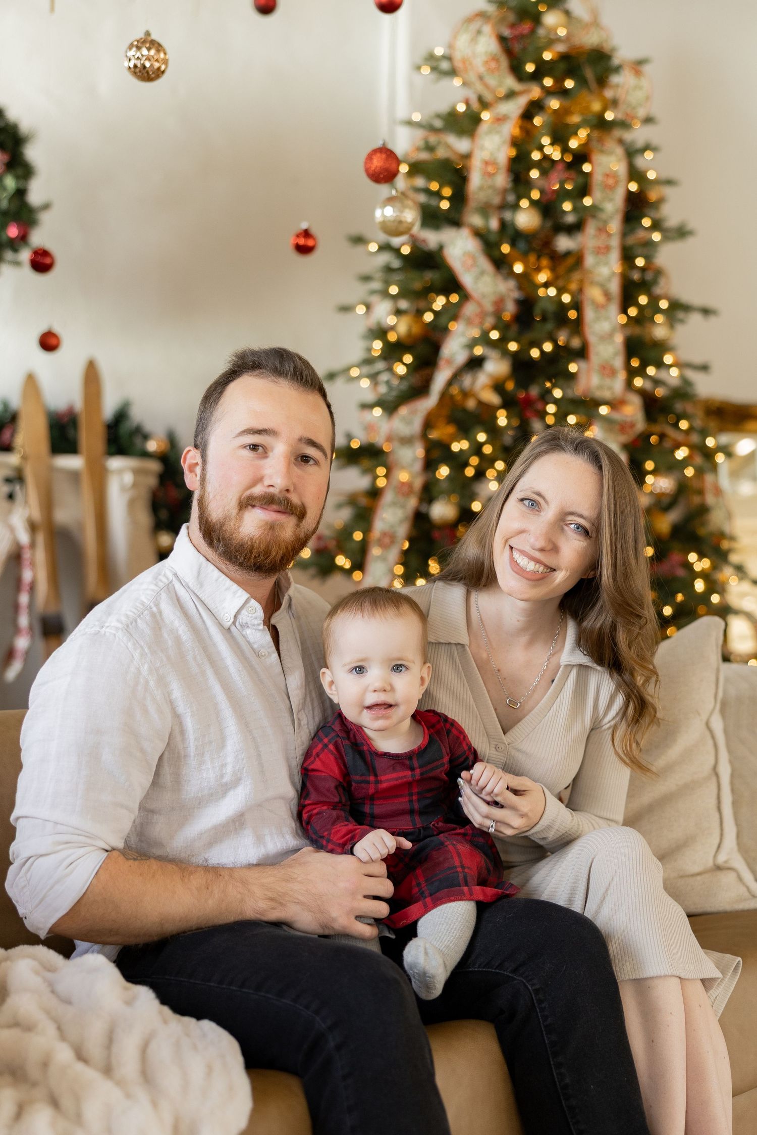 Christmas Minis Photos at Millworks Creative in Hamilton, Ontario.