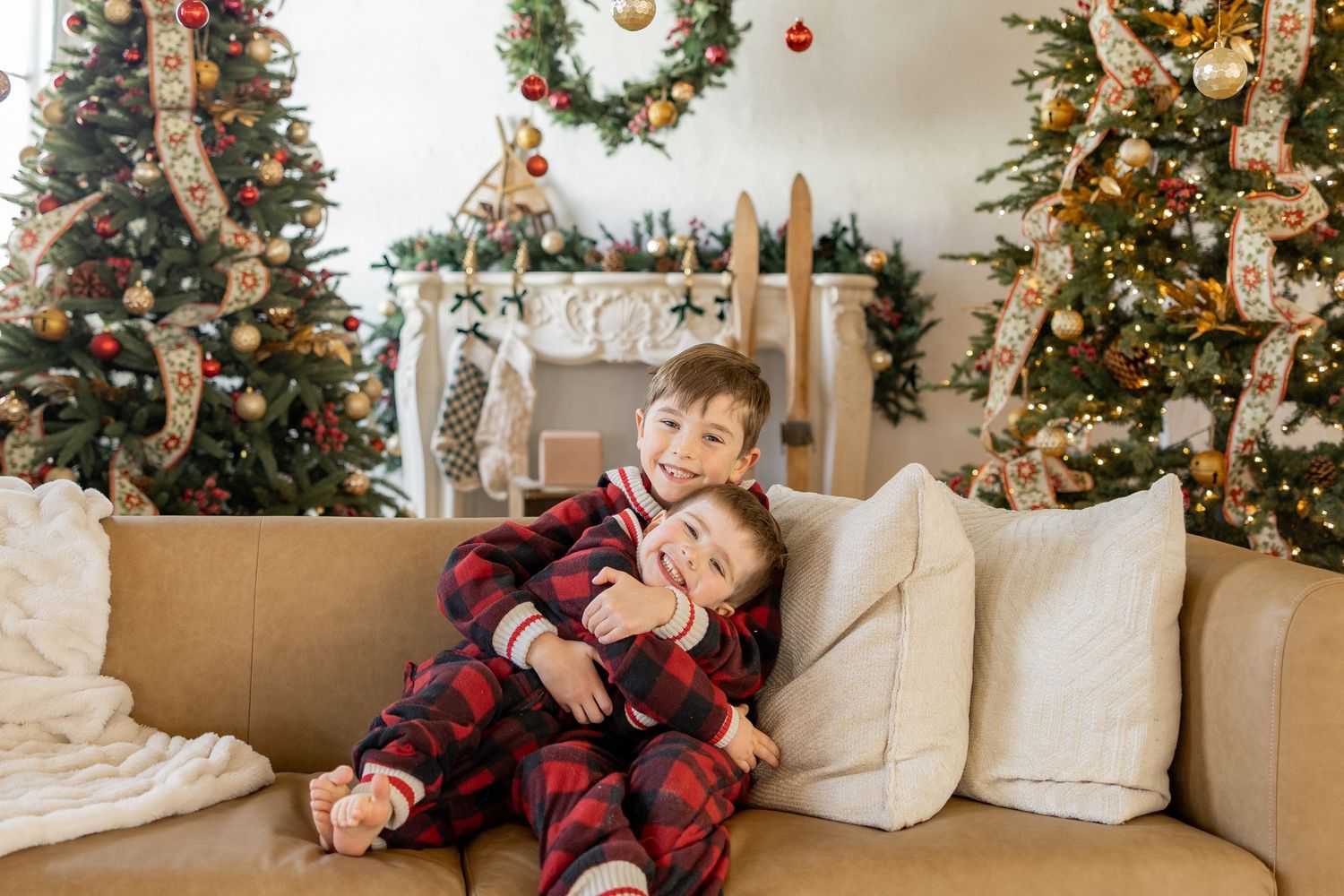 Christmas Minis Photos at Millworks Creative in Hamilton, Ontario.