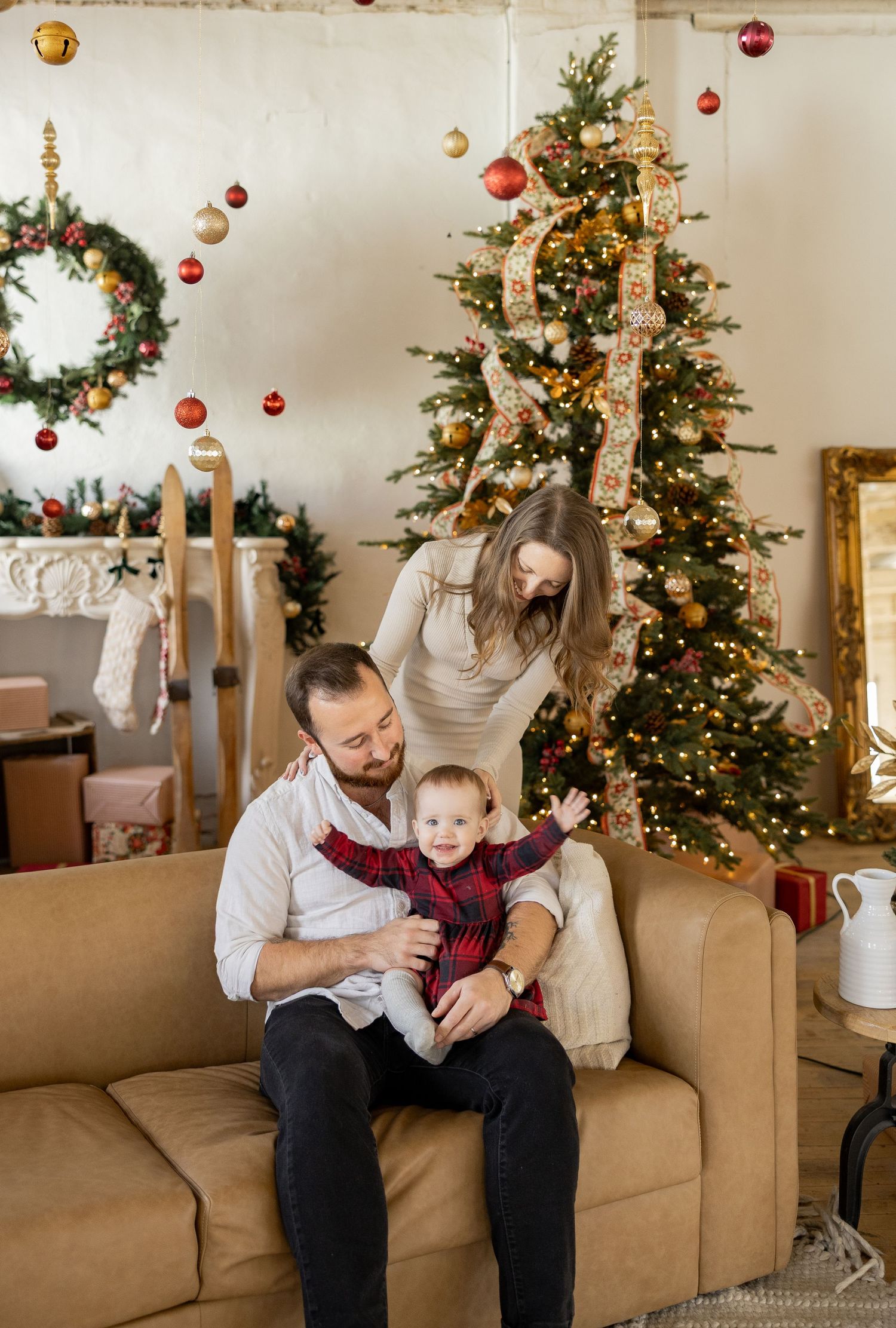 Christmas Minis Photos at Millworks Creative in Hamilton, Ontario.
