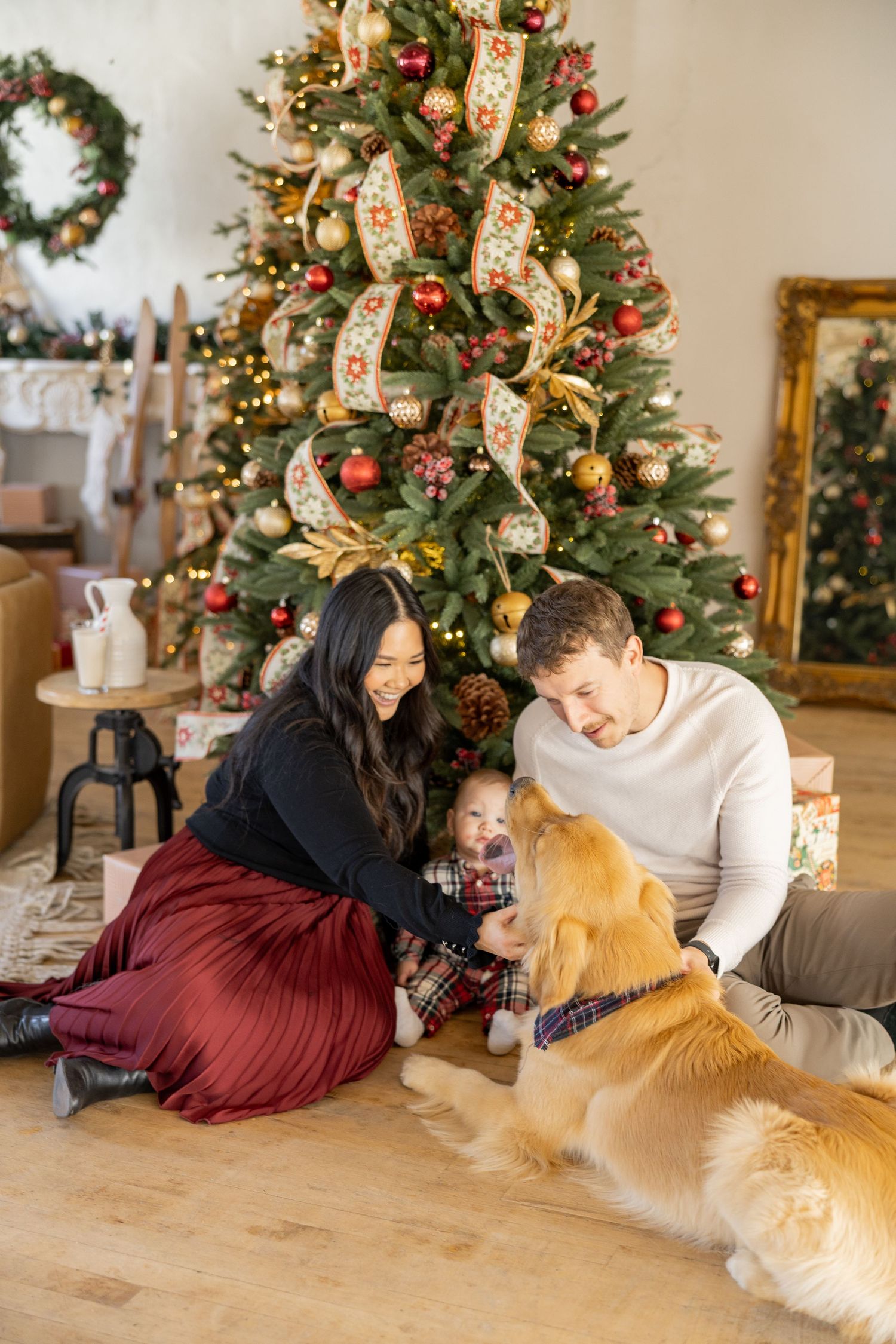 Christmas Minis Photos at Millworks Creative in Hamilton, Ontario.