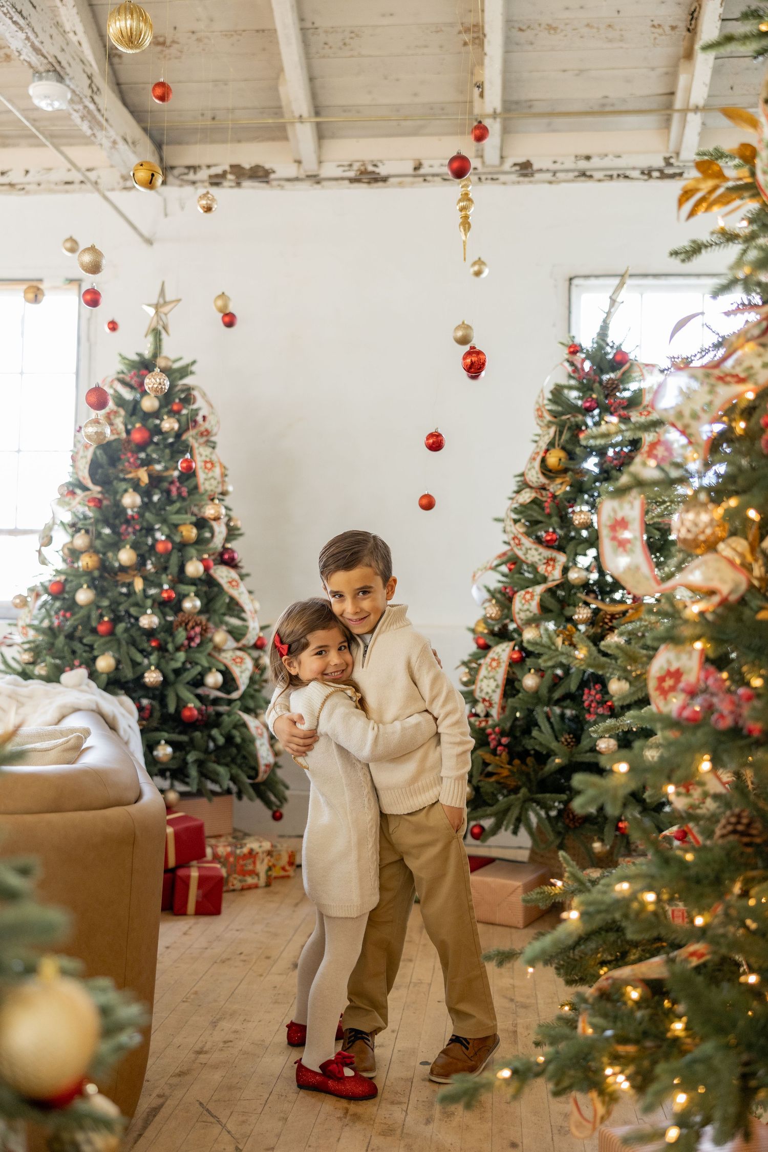 Christmas Minis Photos at Millworks Creative in Hamilton, Ontario.