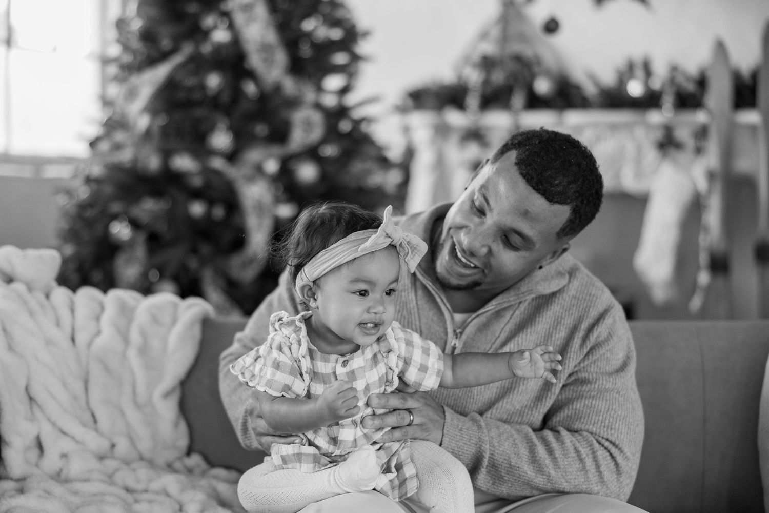 Christmas Minis Photos at Millworks Creative in Hamilton, Ontario.