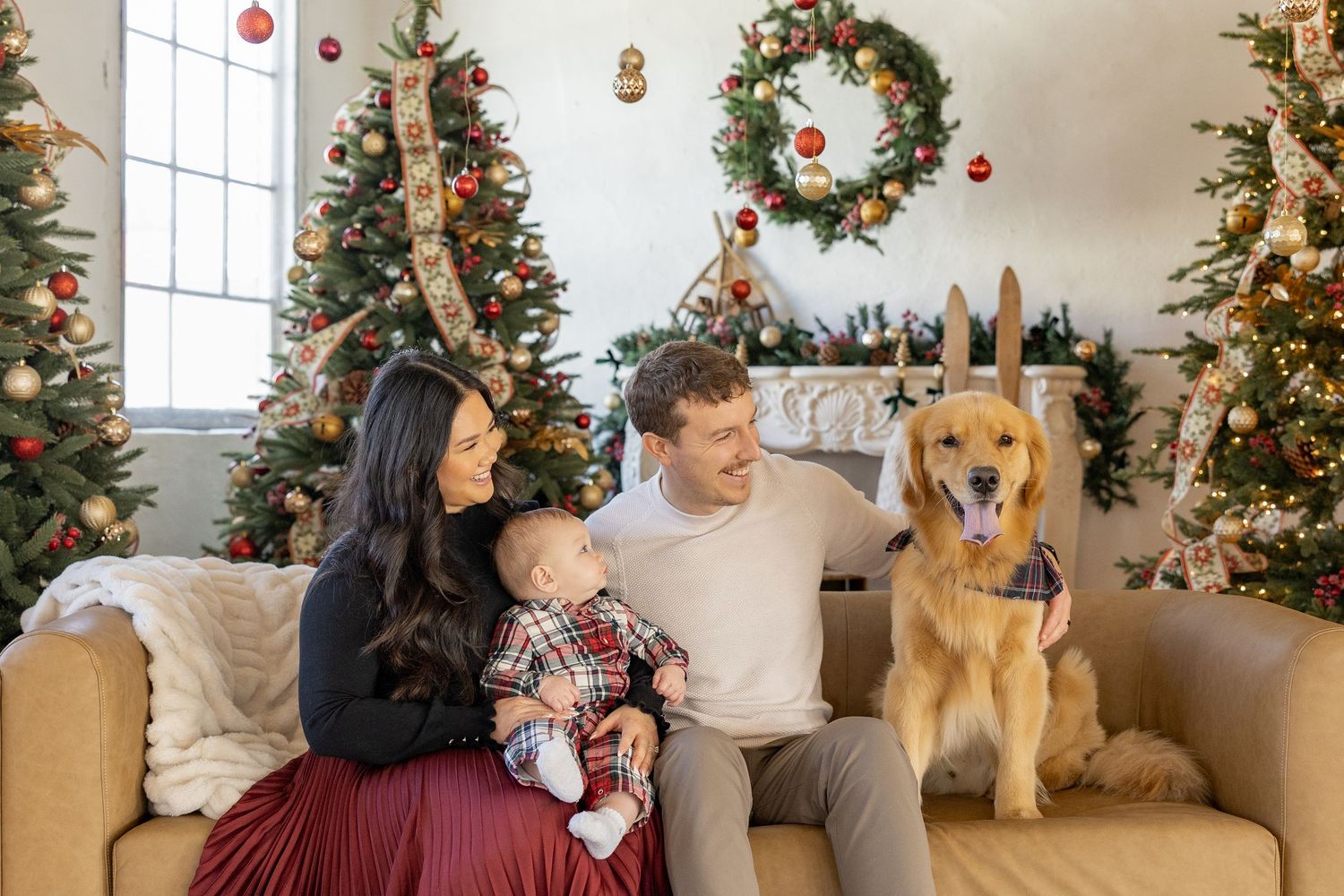Christmas Minis Photos at Millworks Creative in Hamilton, Ontario.