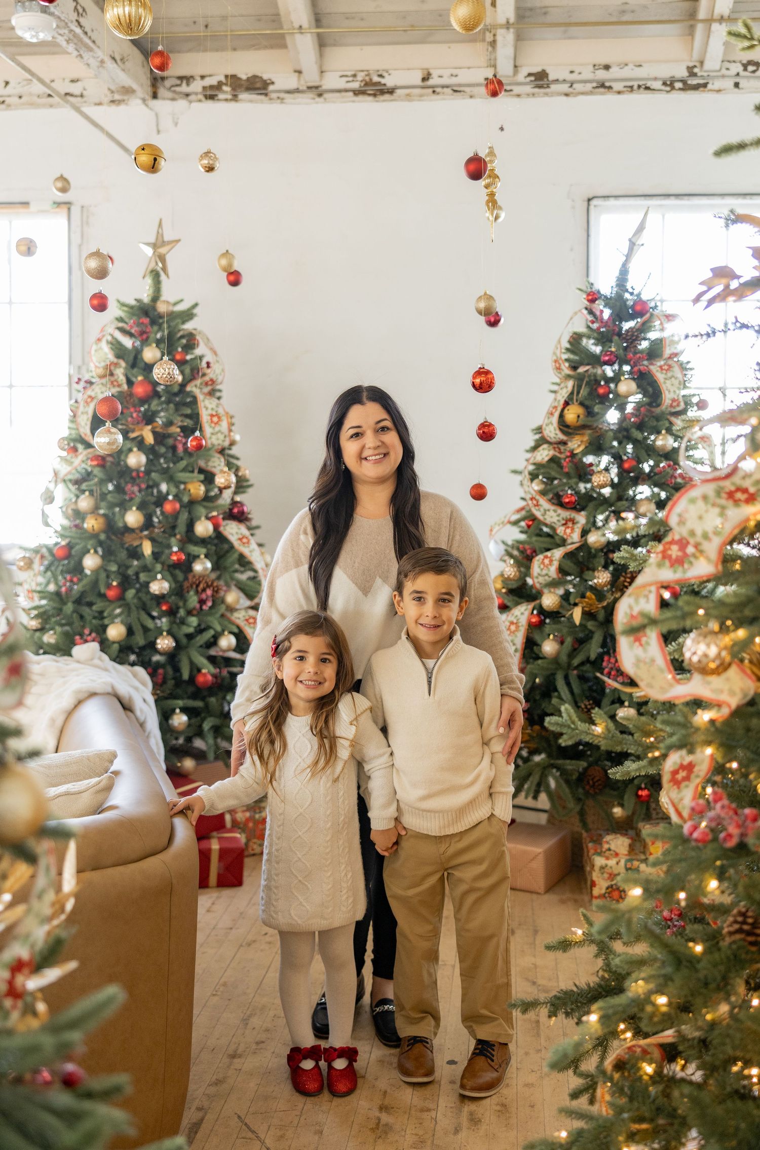Christmas Minis Photos at Millworks Creative in Hamilton, Ontario.