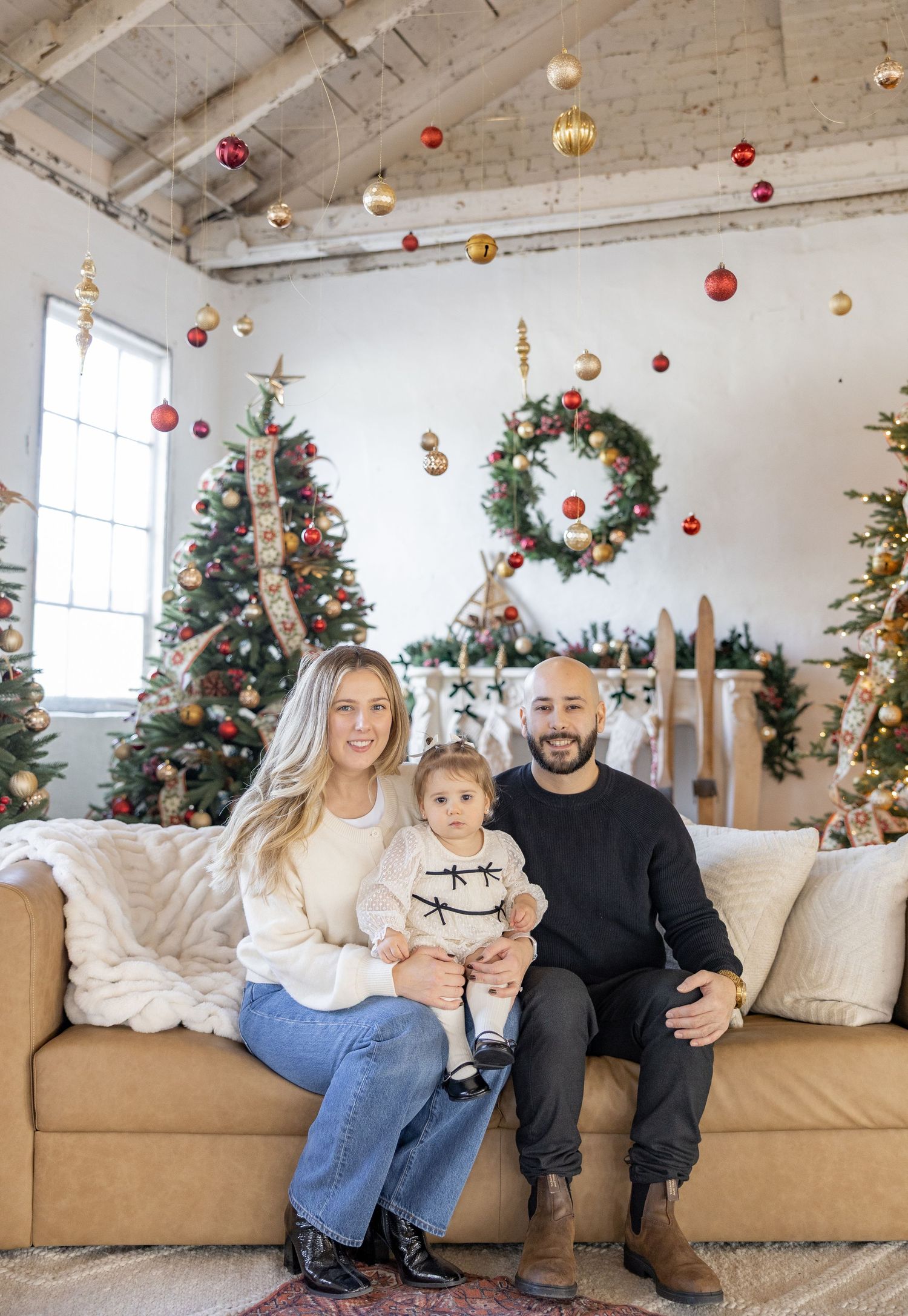 Christmas Minis Photos at Millworks Creative in Hamilton, Ontario.