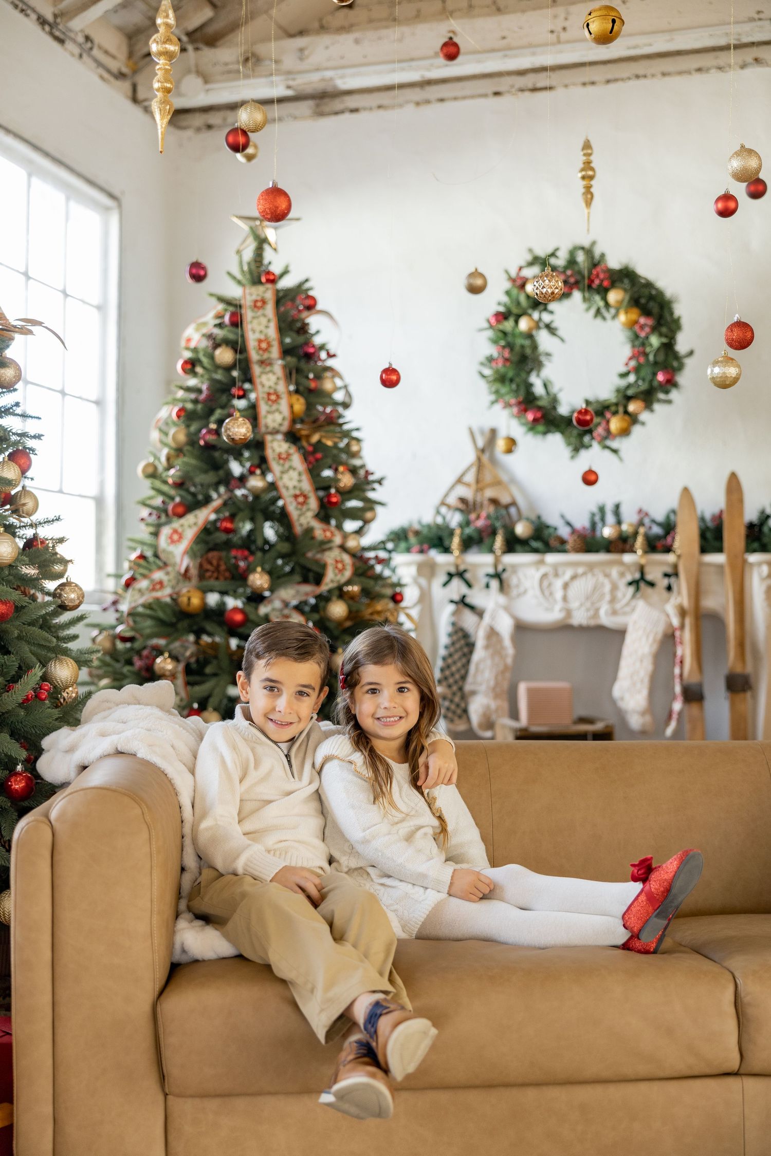 Christmas Minis Photos at Millworks Creative in Hamilton, Ontario.