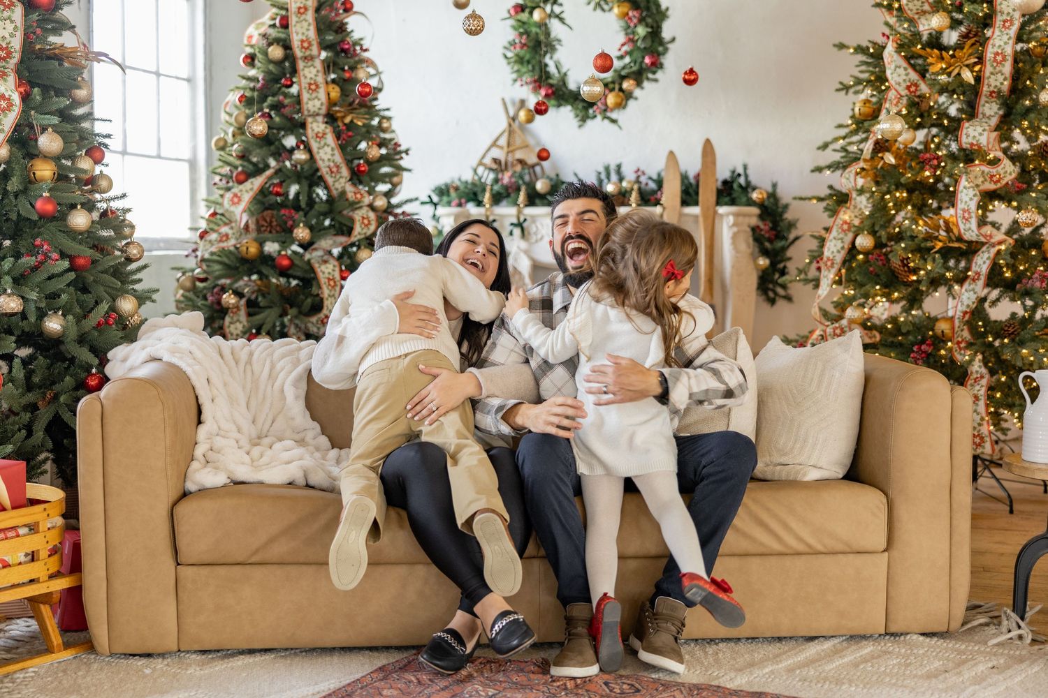 Christmas Minis Photos at Millworks Creative in Hamilton, Ontario.