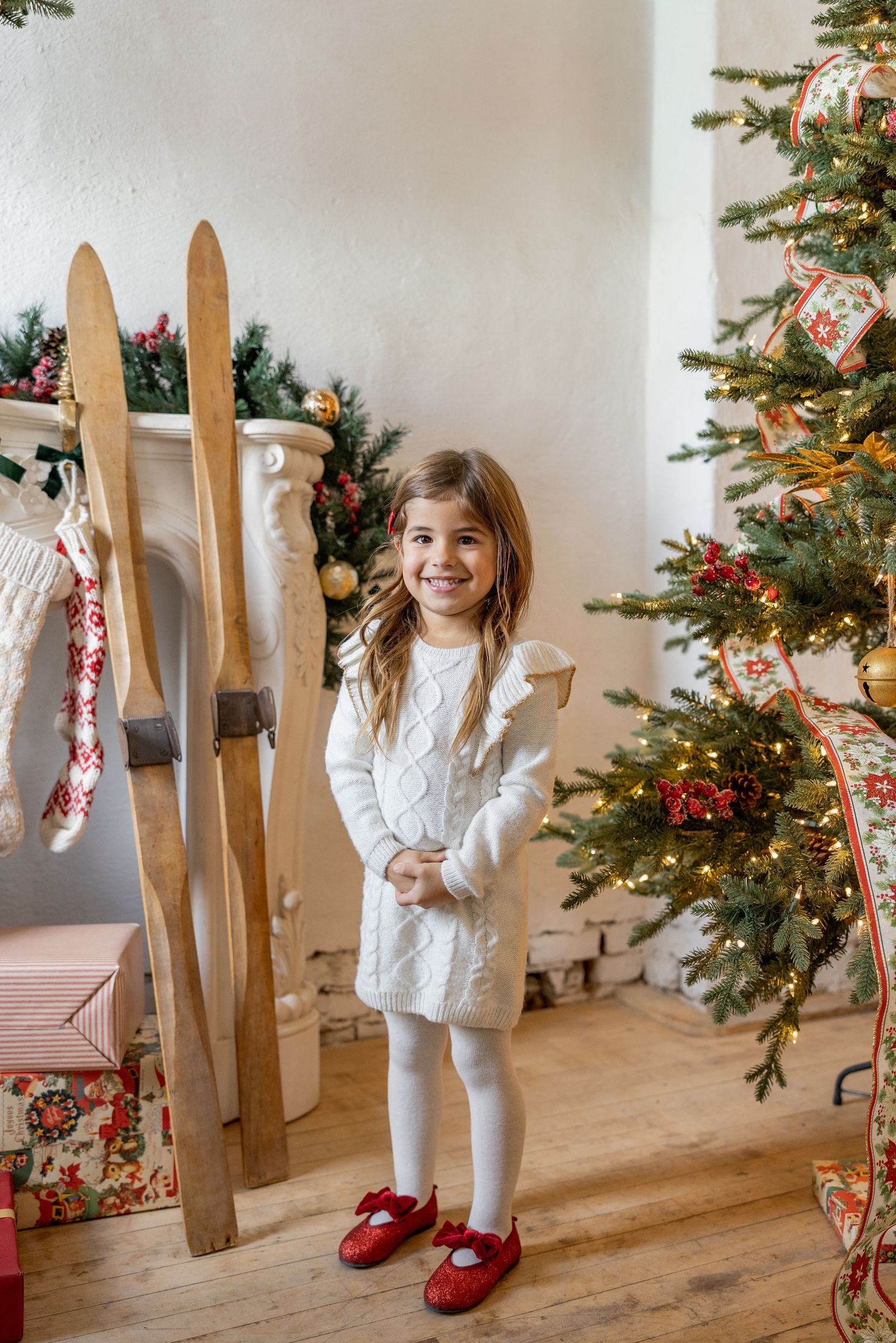 Christmas Minis Photos at Millworks Creative in Hamilton, Ontario.