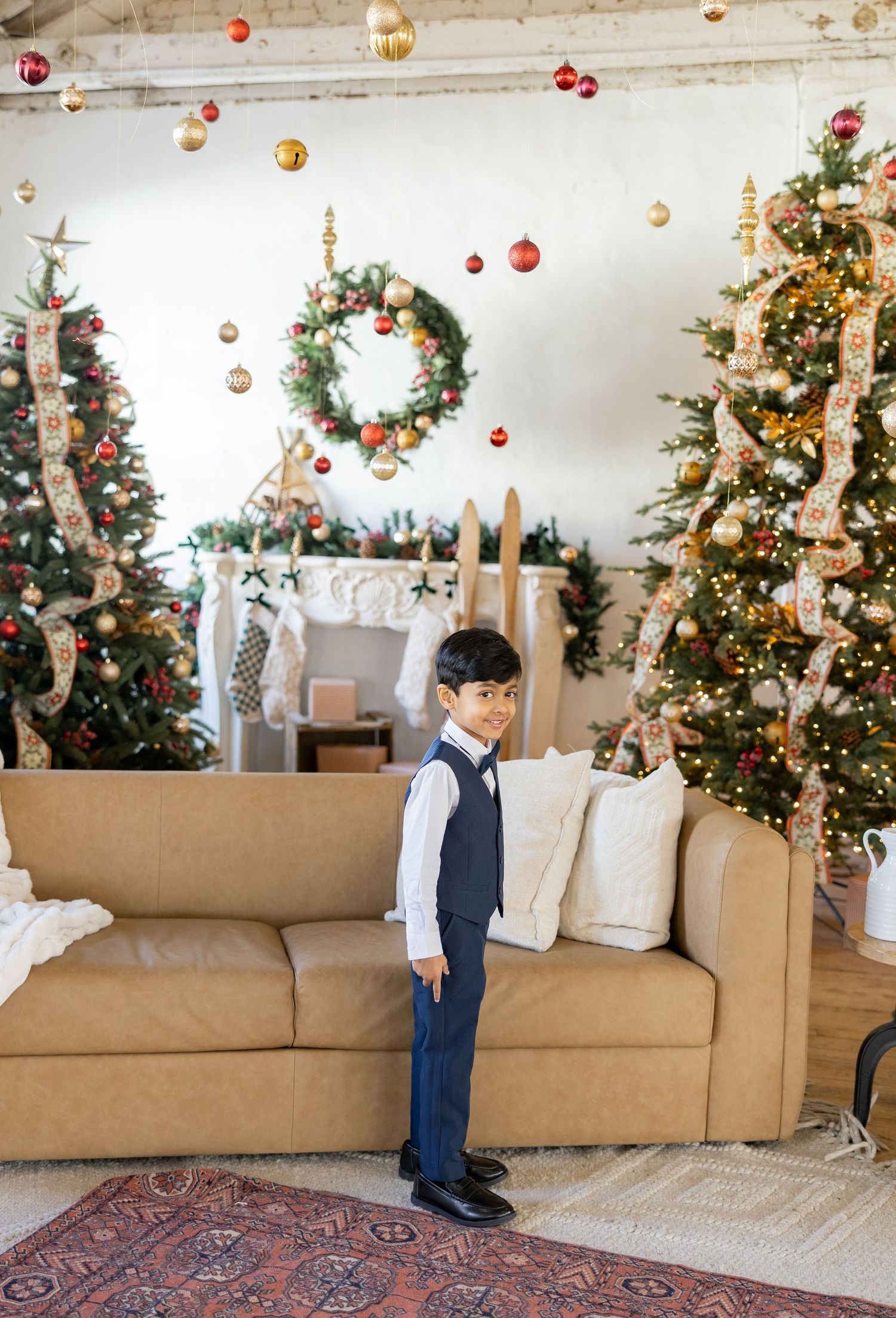 Christmas Minis Photos at Millworks Creative in Hamilton, Ontario.