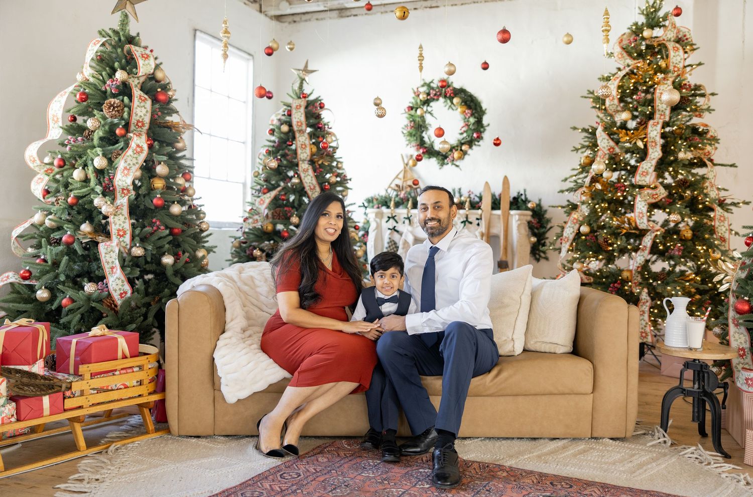 Christmas Minis Photos at Millworks Creative in Hamilton, Ontario.