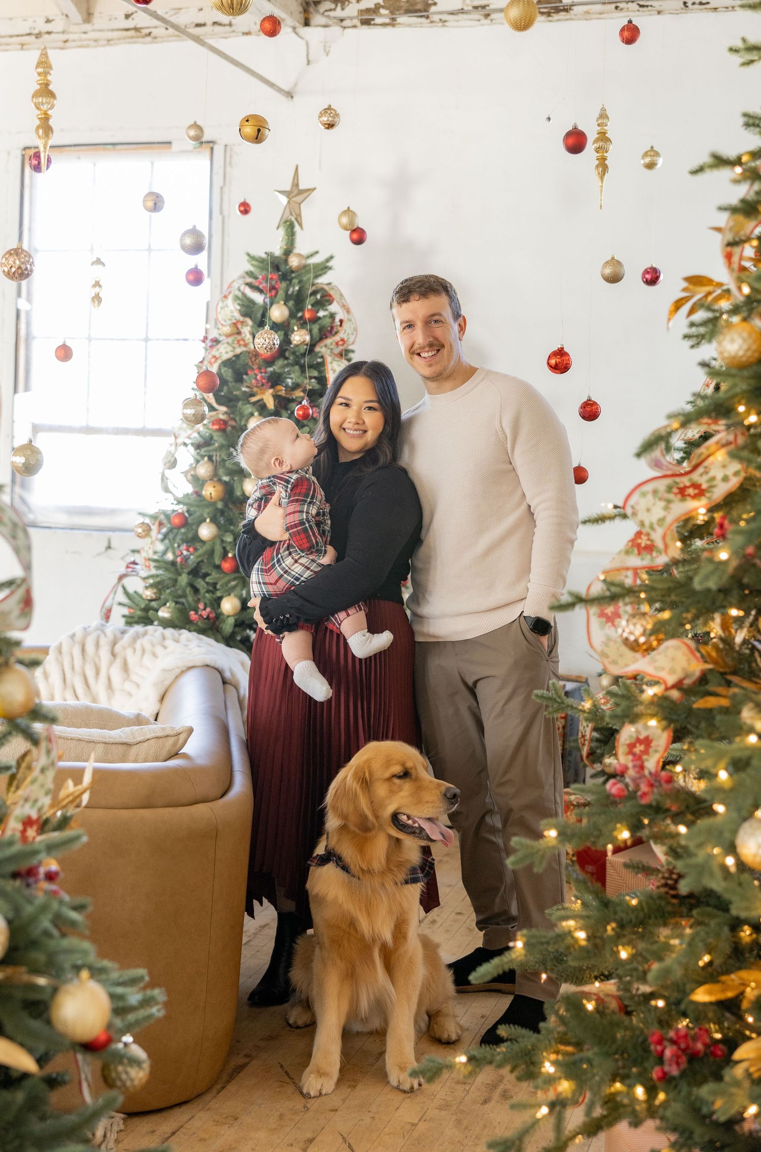 Christmas Minis Photos at Millworks Creative in Hamilton, Ontario.