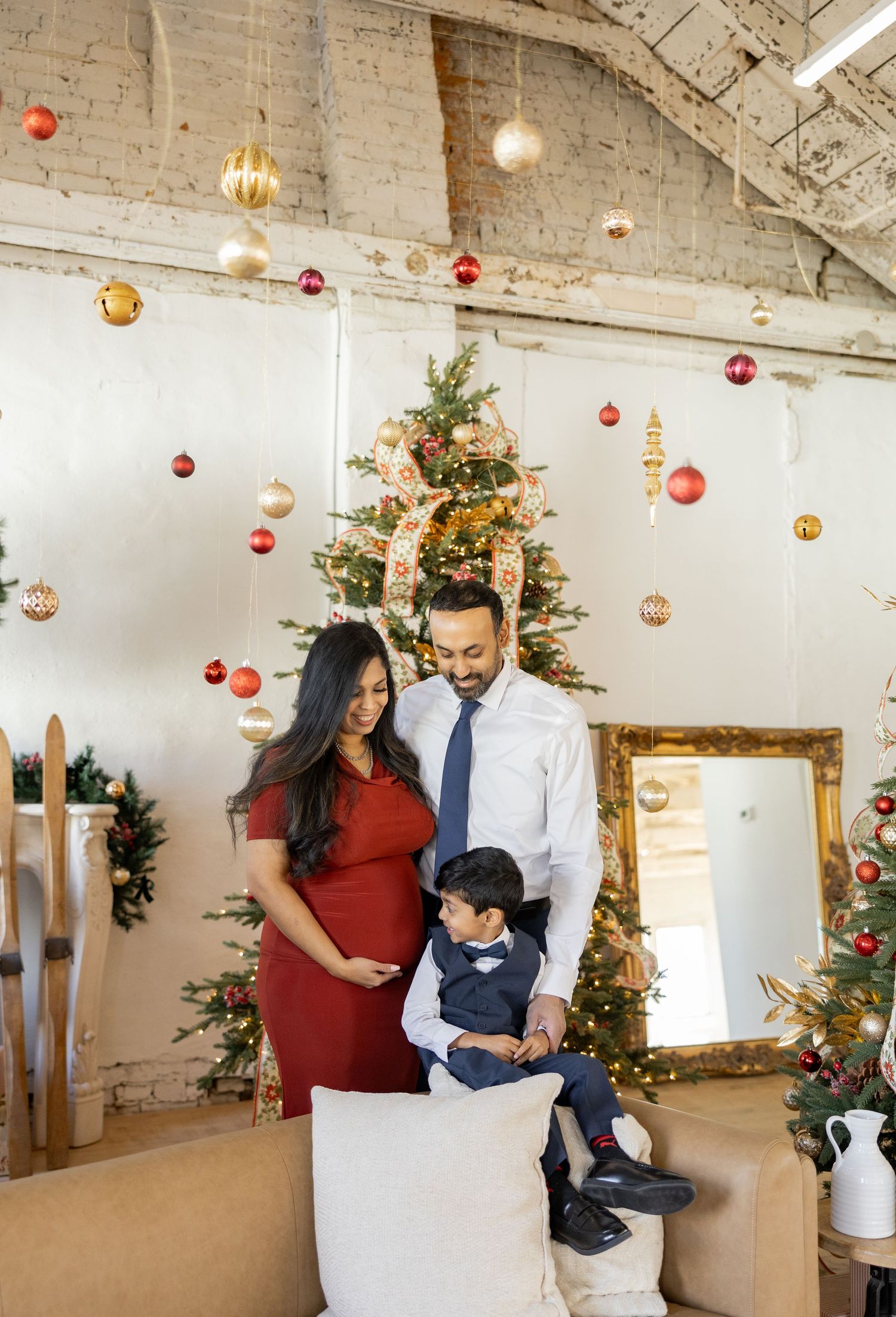 Christmas Minis Photos at Millworks Creative in Hamilton, Ontario.