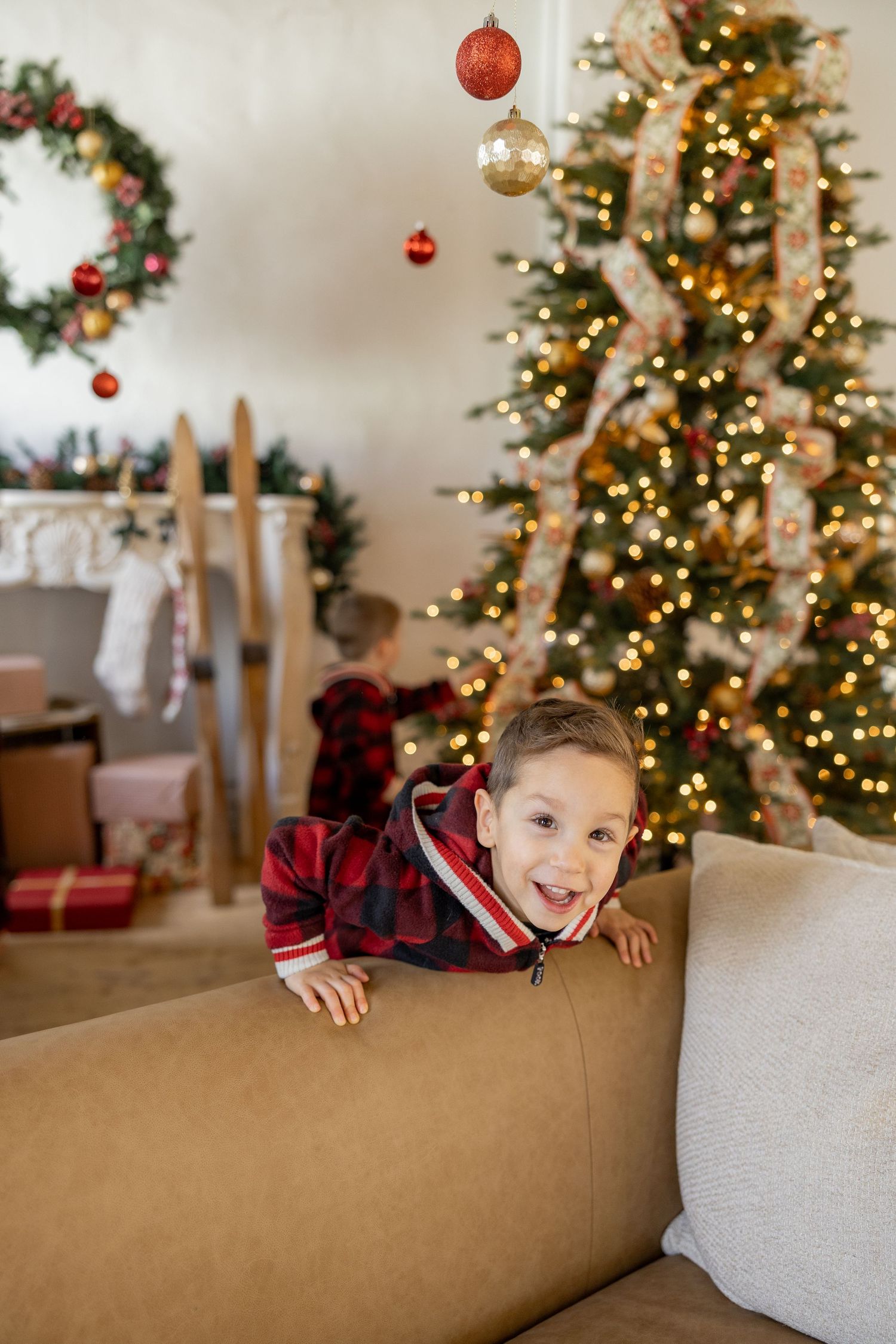 Christmas Minis Photos at Millworks Creative in Hamilton, Ontario.