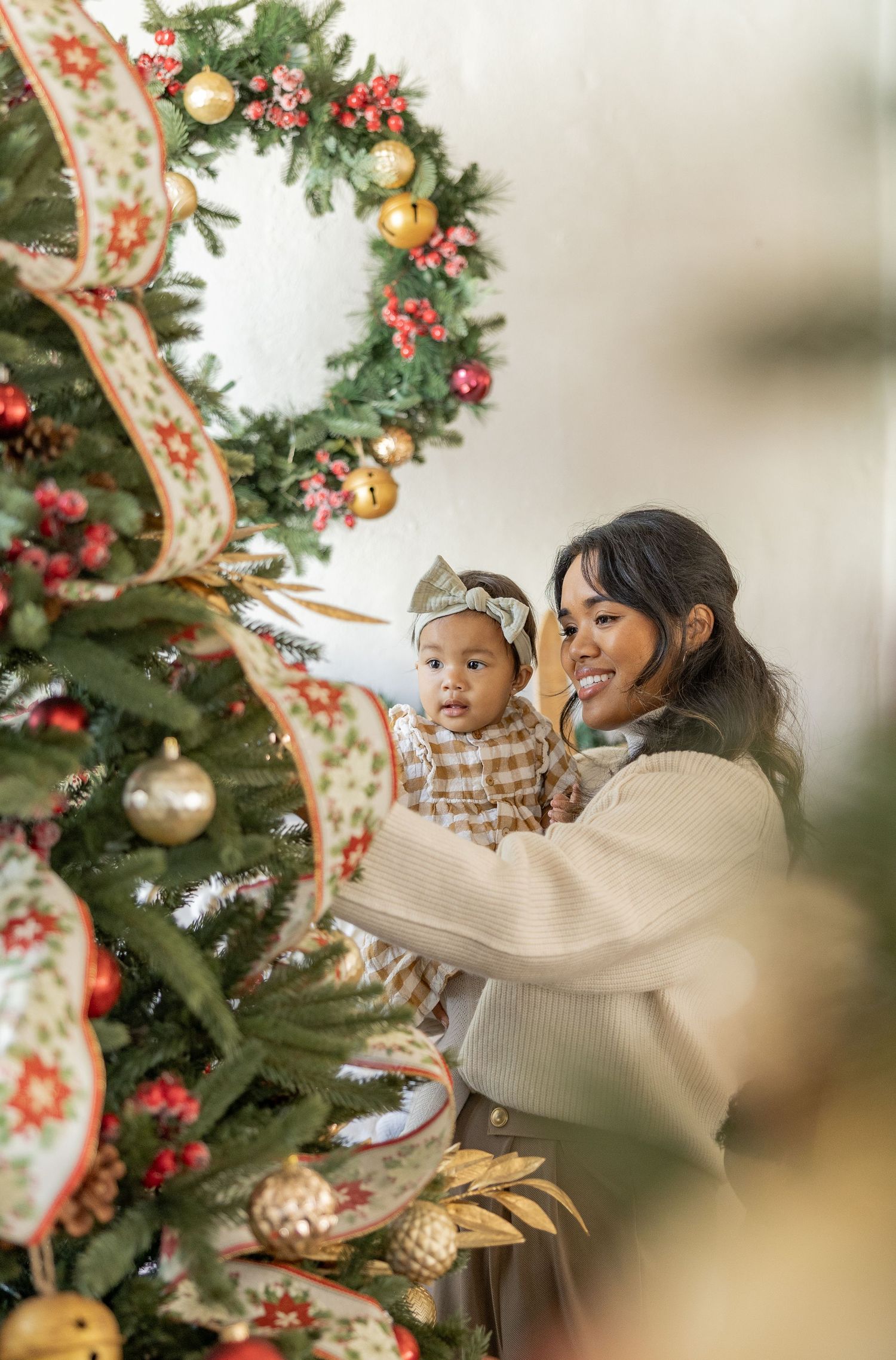 Christmas Minis Photos at Millworks Creative in Hamilton, Ontario.